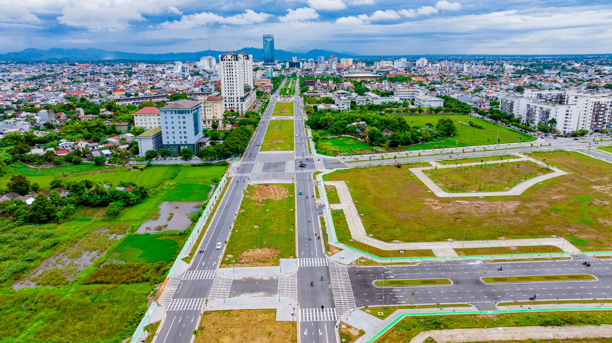 Huế sơn xanh, mở l&agrave;n đường d&agrave;nh ri&ecirc;ng cho xe đạp tr&ecirc;n vỉa h&egrave;- Ảnh 13.