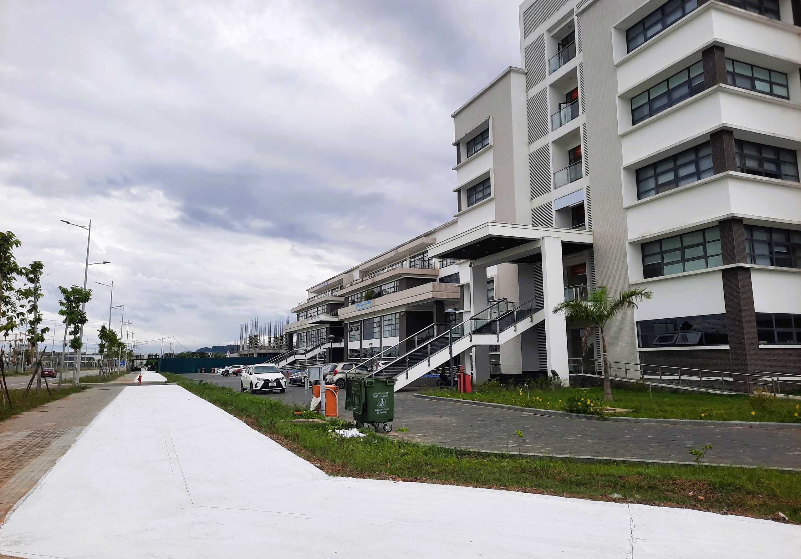 Huế sơn xanh, mở l&agrave;n đường d&agrave;nh ri&ecirc;ng cho xe đạp tr&ecirc;n vỉa h&egrave;- Ảnh 3.