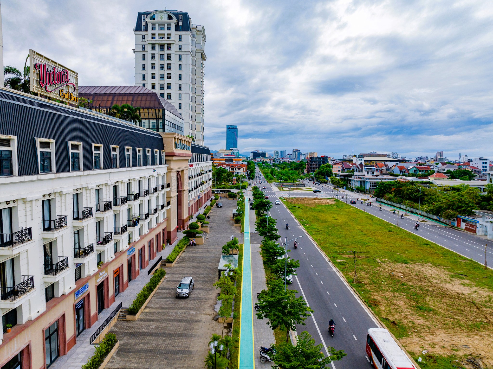 Huế sơn xanh, mở l&agrave;n đường d&agrave;nh ri&ecirc;ng cho xe đạp tr&ecirc;n vỉa h&egrave;- Ảnh 5.