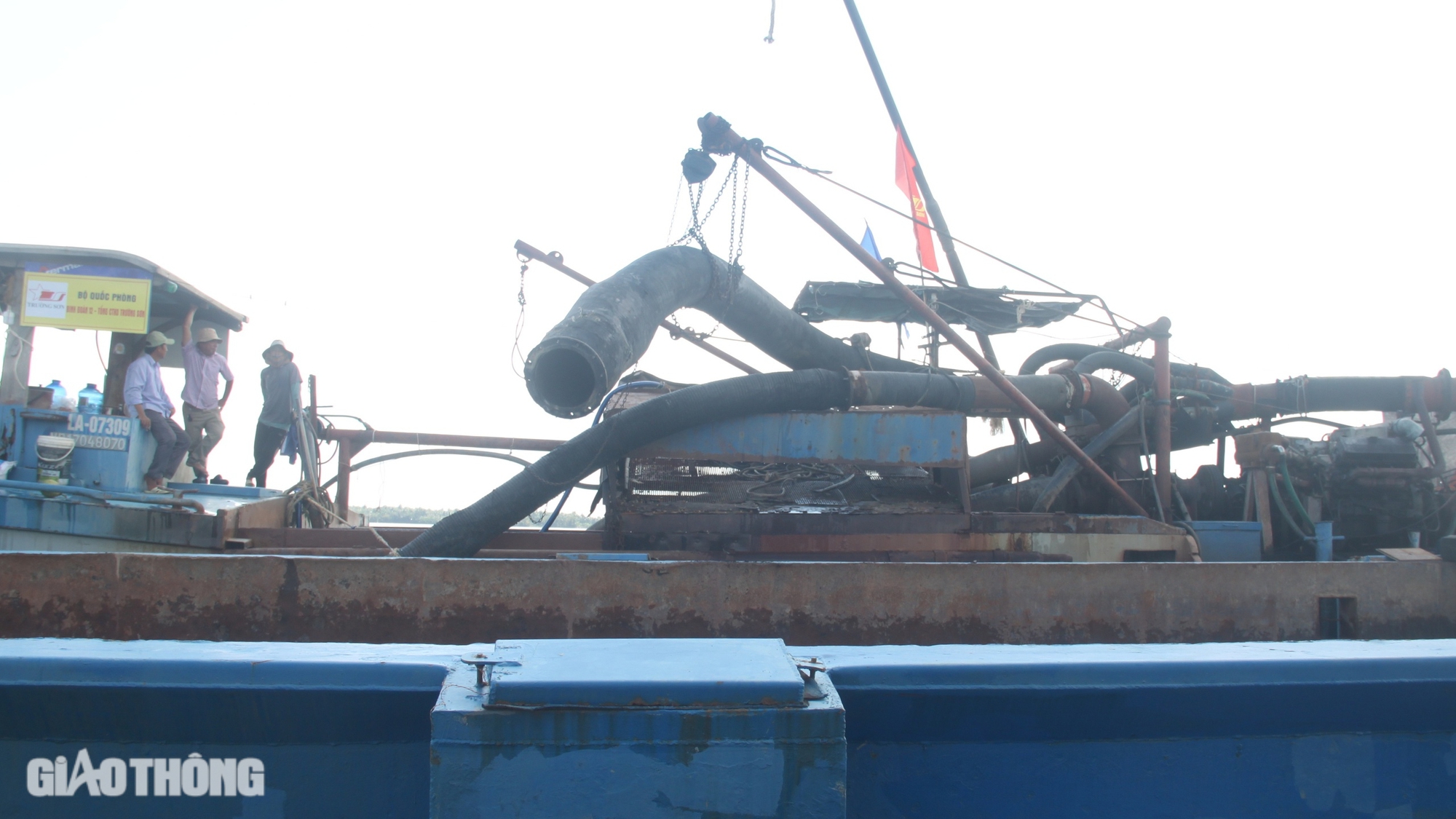 Khẩn trương đưa c&aacute;t về c&ocirc;ng trường cao tốc ở S&oacute;c Trăng- Ảnh 3.