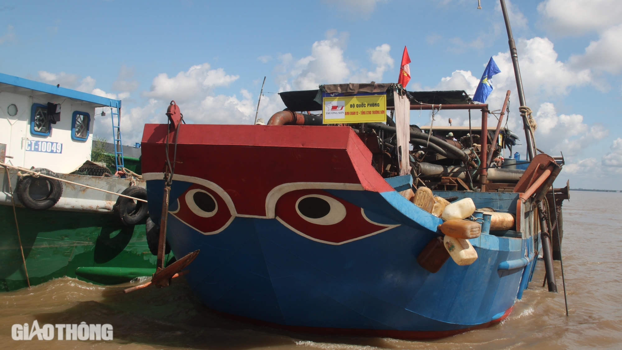 Khẩn trương đưa c&aacute;t về c&ocirc;ng trường cao tốc ở S&oacute;c Trăng- Ảnh 7.