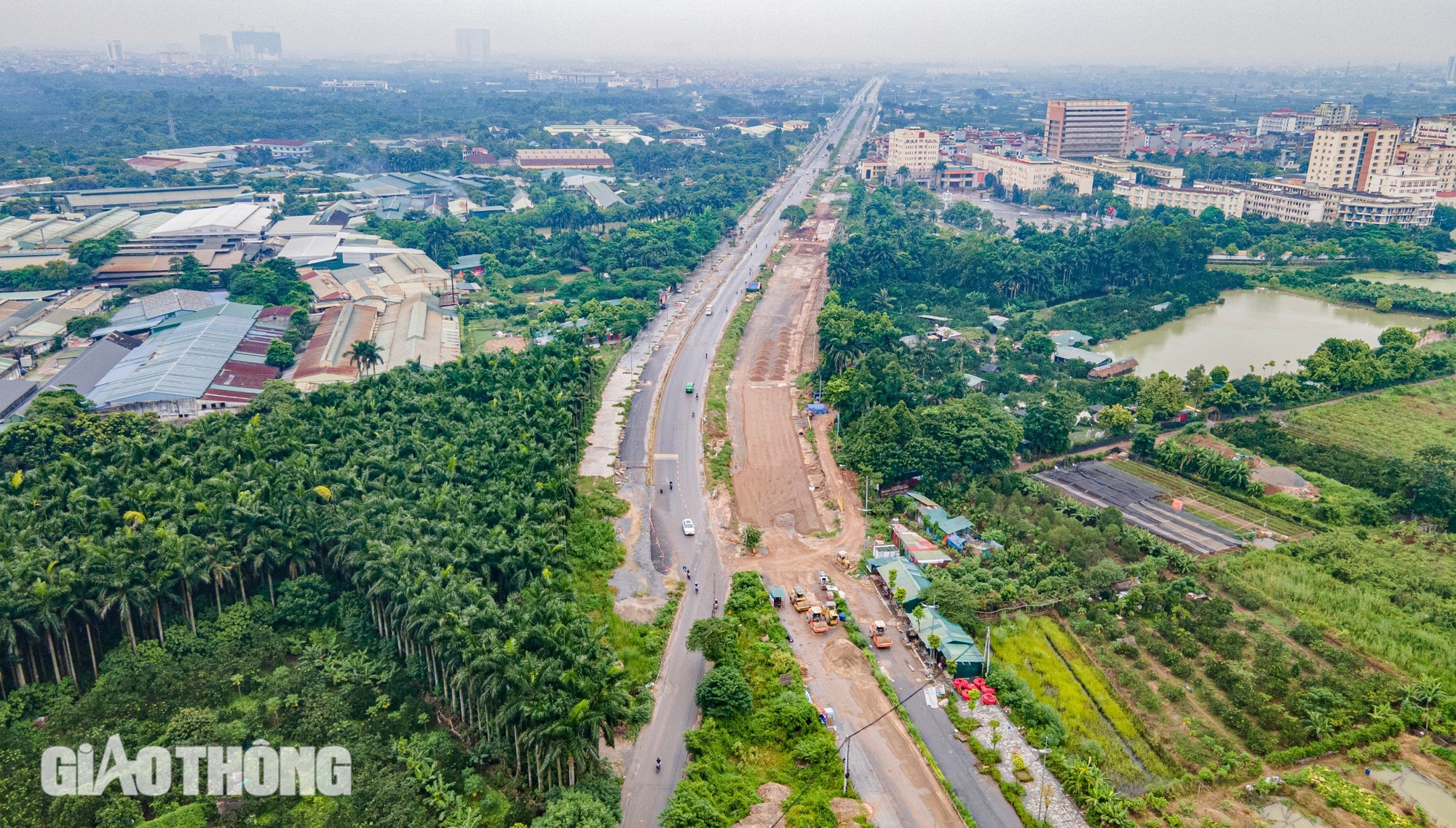 Cận cảnh tuyến đường gần 1.500 tỷ đồng ở H&agrave; Nội thi c&ocirc;ng 5 năm mới xong một nửa- Ảnh 7.