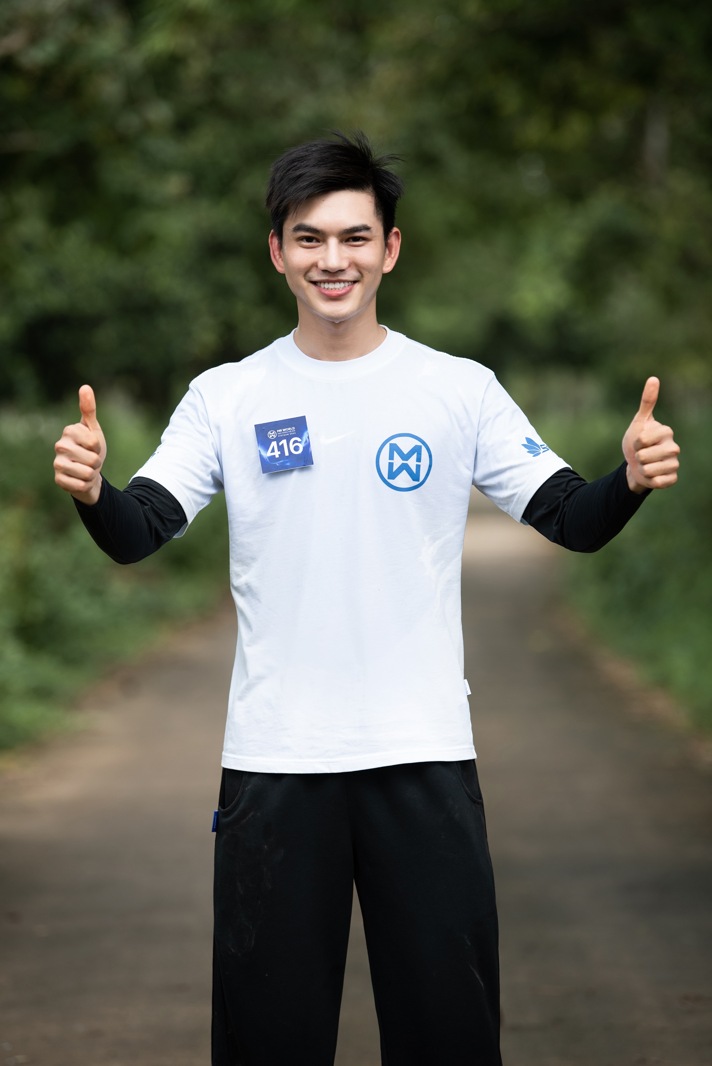 Thí sinh mồ côi của Mr World Vietnam: Tôi sống nhờ tình thương bạn bè, cậu mợ và hàng xóm- Ảnh 1. Thí sinh mồ côi của Mr World Vietnam: Tôi sống nhờ tình thương bạn bè, cậu mợ và hàng xóm- Ảnh 1.