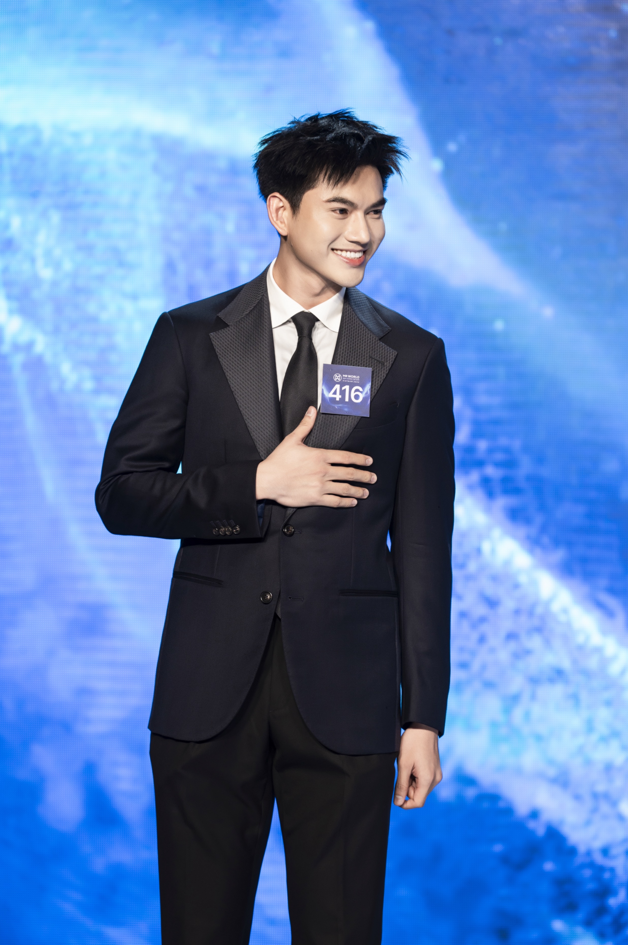 Thí sinh mồ côi của Mr World Vietnam: Tôi sống nhờ tình thương bạn bè, cậu mợ và hàng xóm- Ảnh 7. Thí sinh mồ côi của Mr World Vietnam: Tôi sống nhờ tình thương bạn bè, cậu mợ và hàng xóm- Ảnh 7.