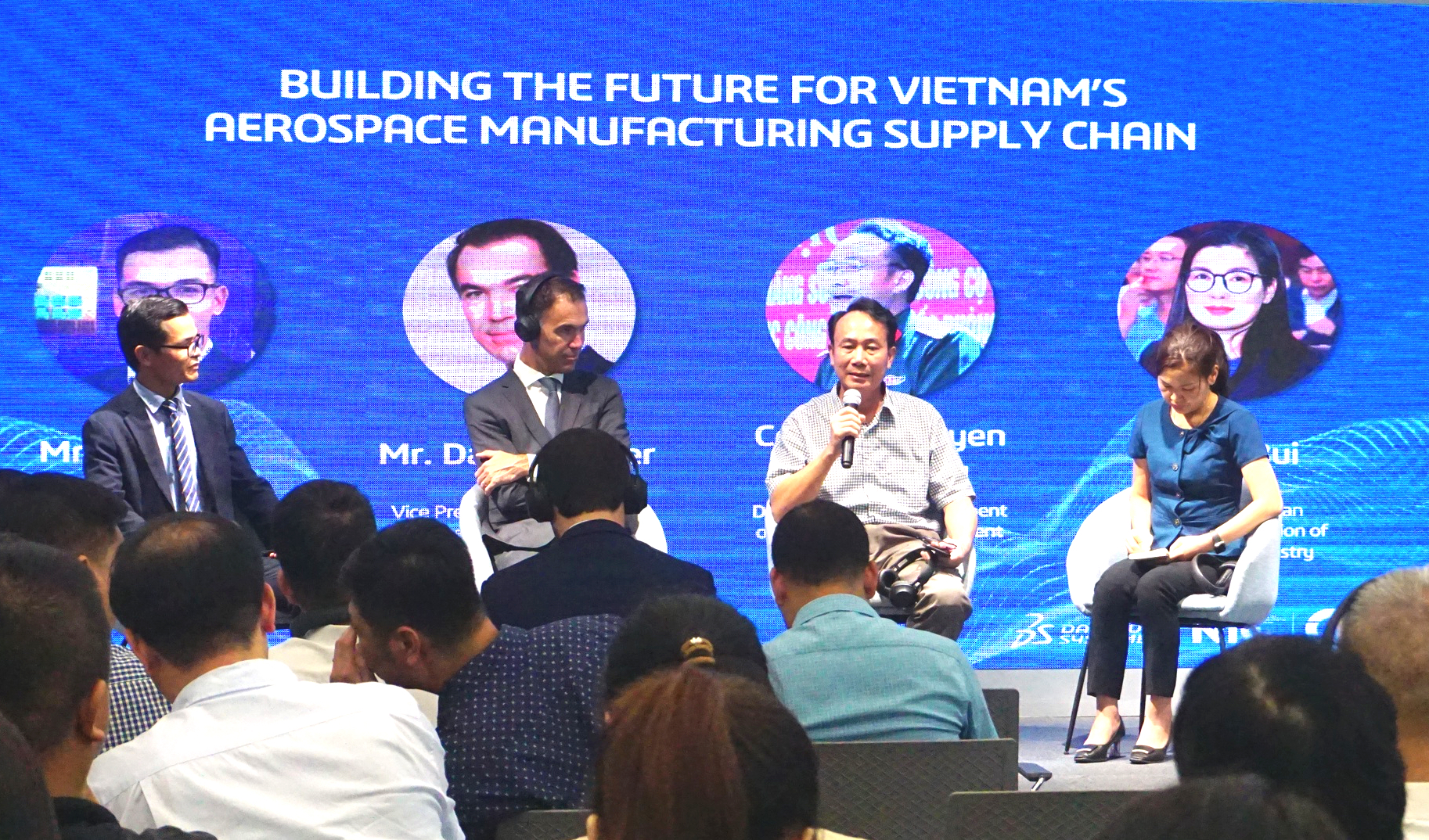 Lần đầu tổ chức Ng&agrave;y hội đổi mới s&aacute;ng tạo sản xuất h&agrave;ng kh&ocirc;ng vũ trụ, quốc ph&ograve;ng- Ảnh 2.