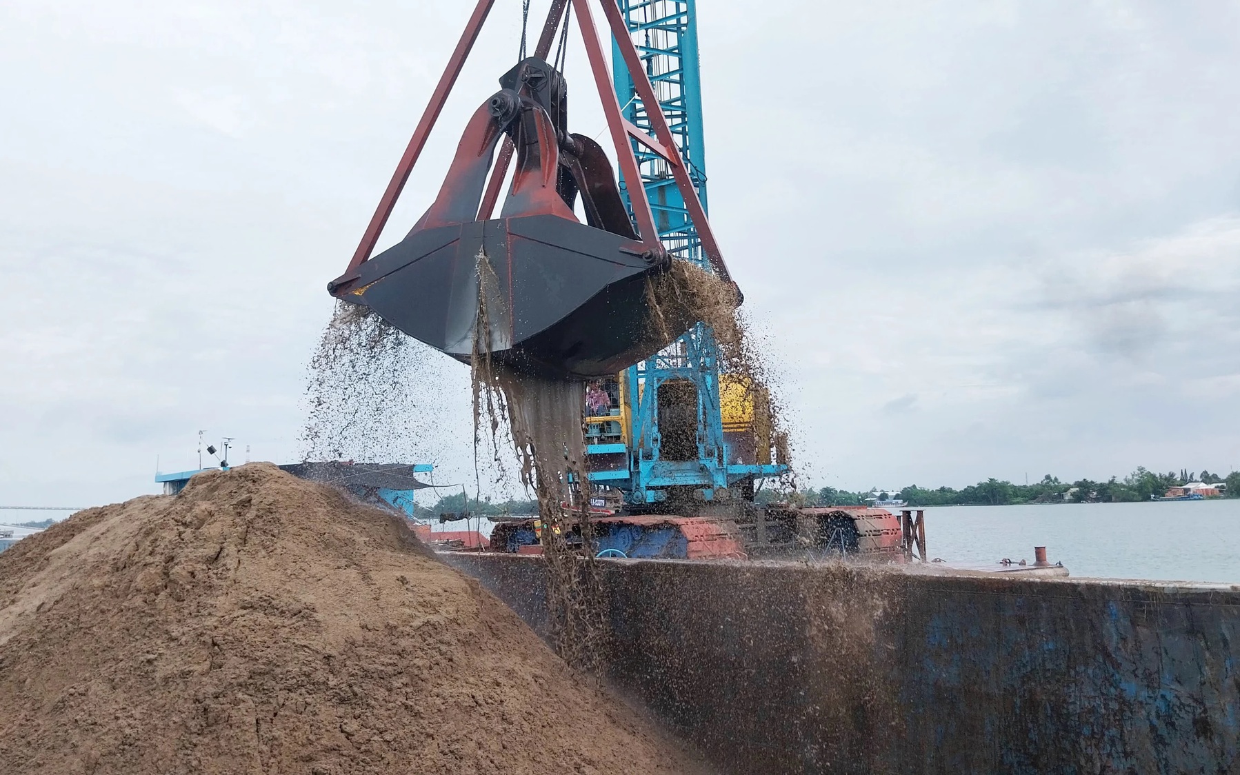 R&uacute;t ngắn thời gian cấp ph&eacute;p mỏ c&aacute;t ở Tiền Giang, ưu ti&ecirc;n cho V&agrave;nh đai 3 TP.HCM