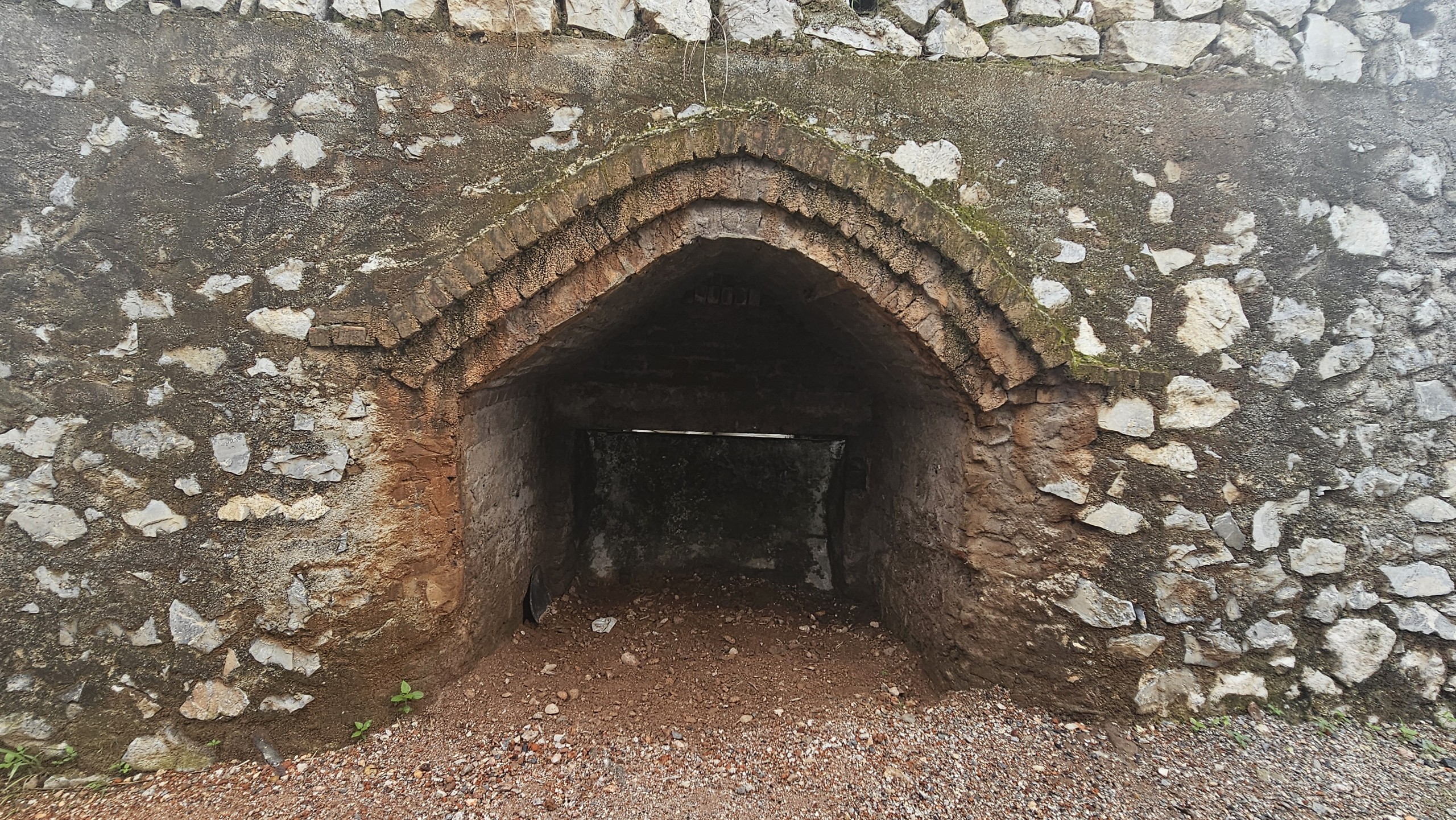 Bất an những l&ograve; v&ocirc;i bỏ hoang tại Hải Ph&ograve;ng- Ảnh 7.