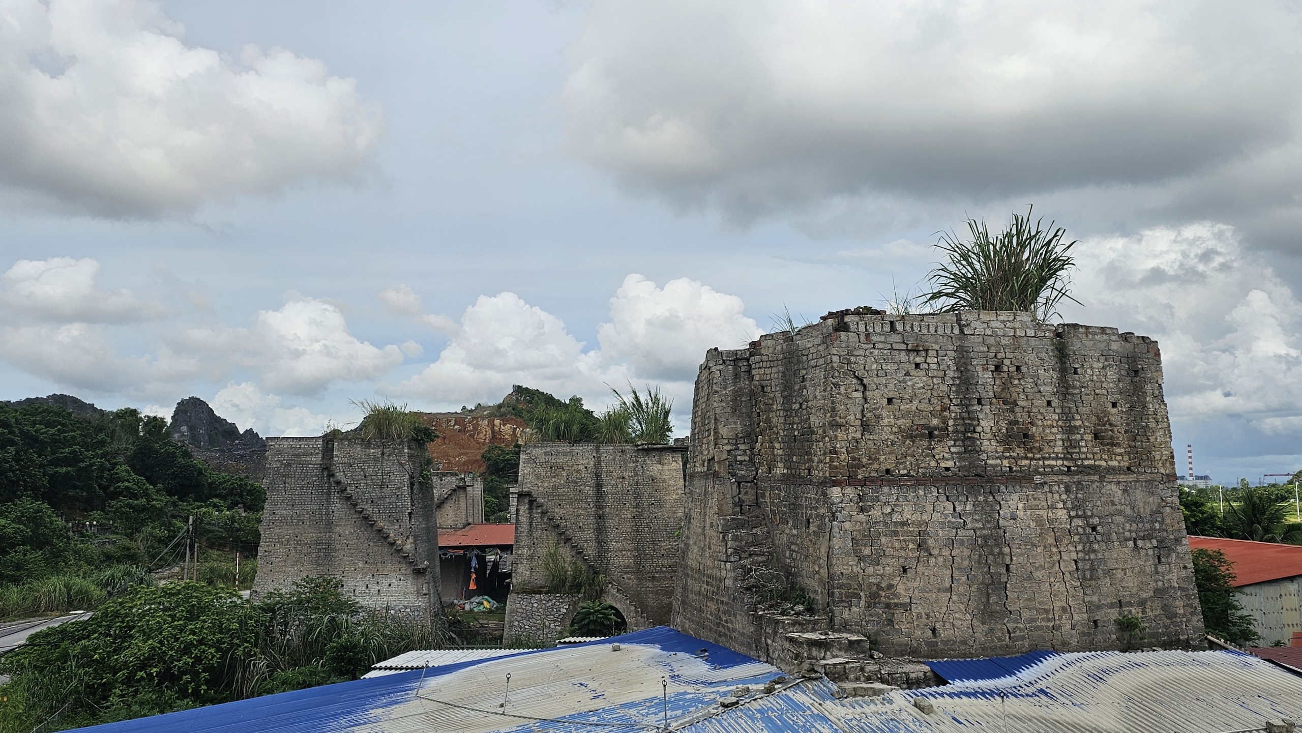 Bất an những l&ograve; v&ocirc;i bỏ hoang tại Hải Ph&ograve;ng- Ảnh 2.