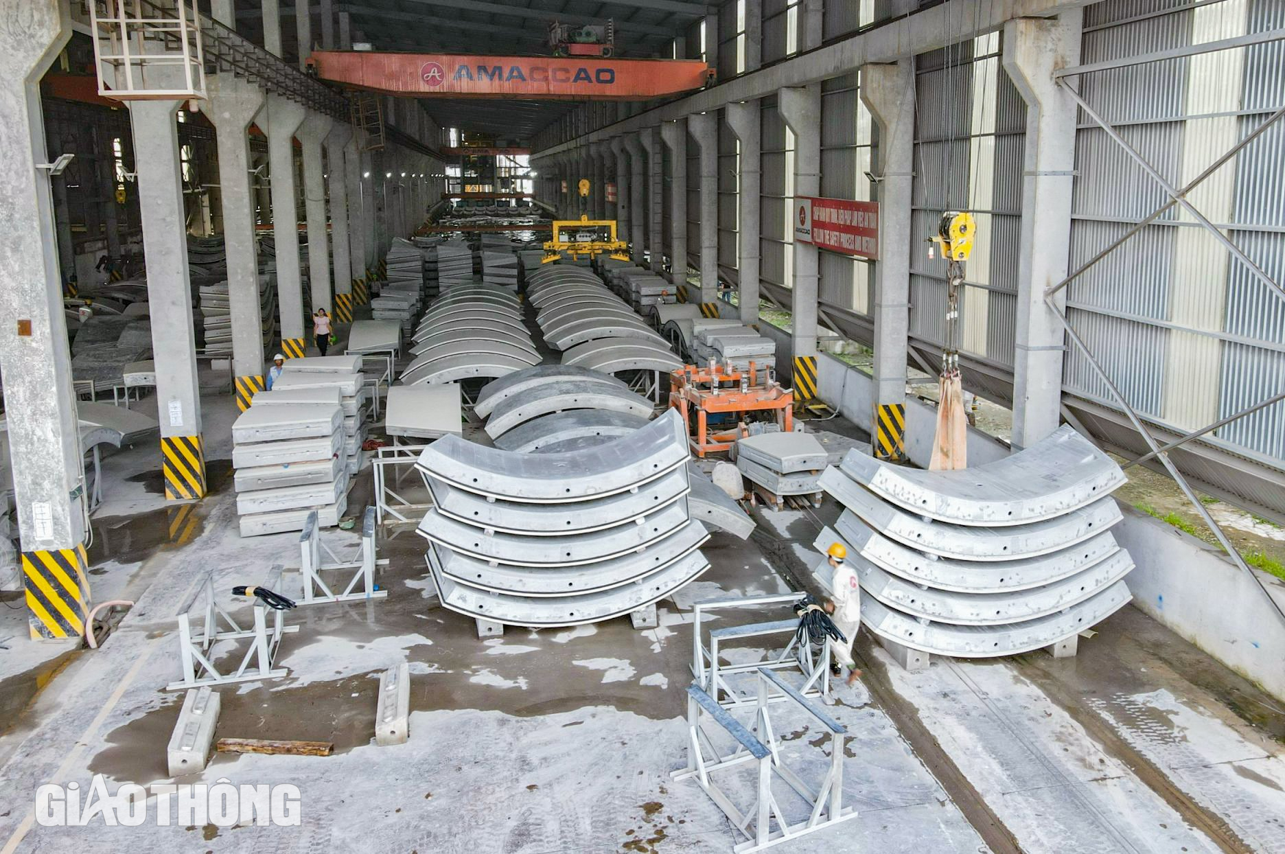 "Đột nhập" nơi sản xuất tấm vỏ l&agrave;m hầm đường sắt đ&ocirc; thị Nhổn - ga H&agrave; Nội- Ảnh 1.