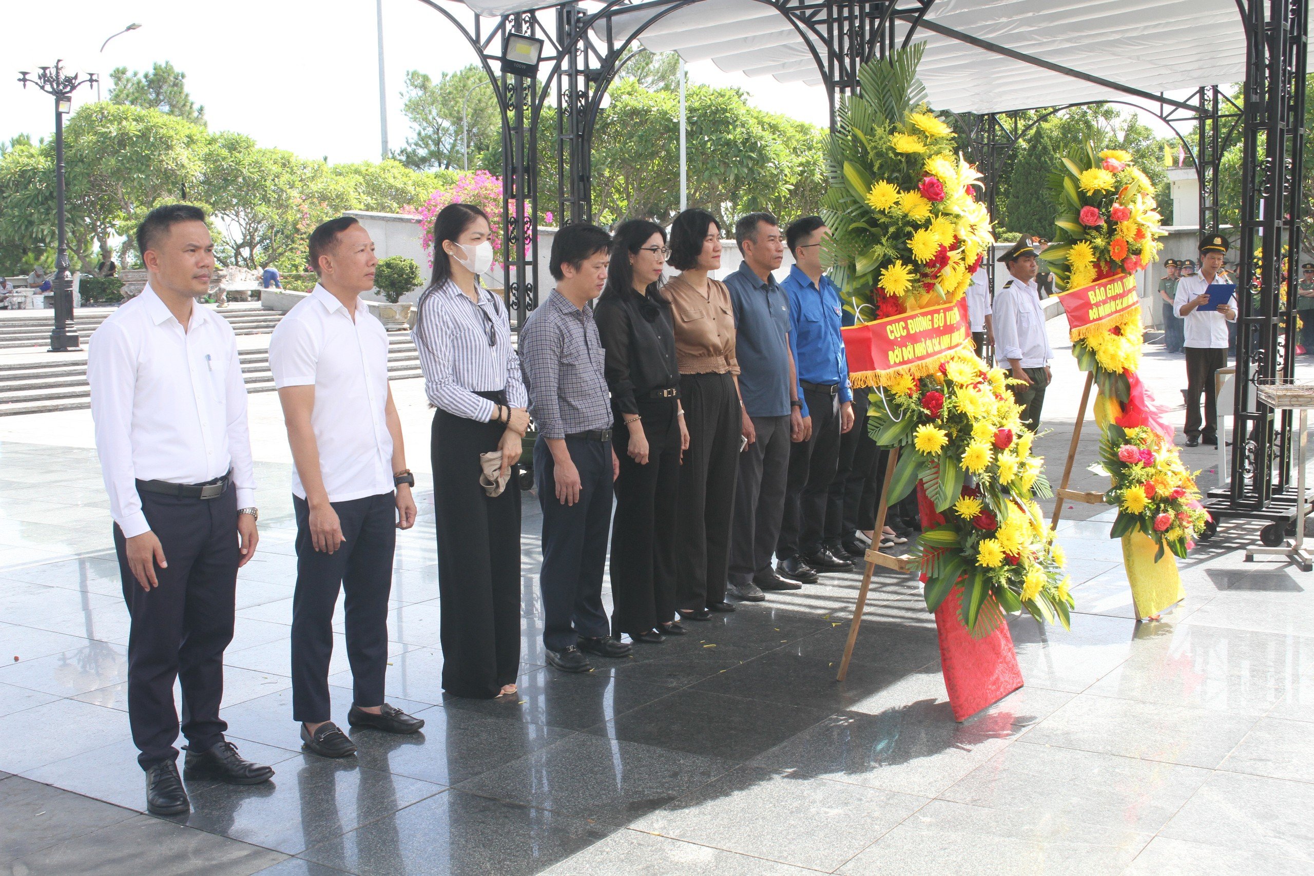 Cục Đường bộ, Báo Giao thông tri ân các Anh hùng liệt sỹ, TNXP ngành GTVT- Ảnh 1. Cục Đường bộ, Báo Giao thông tri ân các Anh hùng liệt sỹ, TNXP ngành GTVT- Ảnh 1.