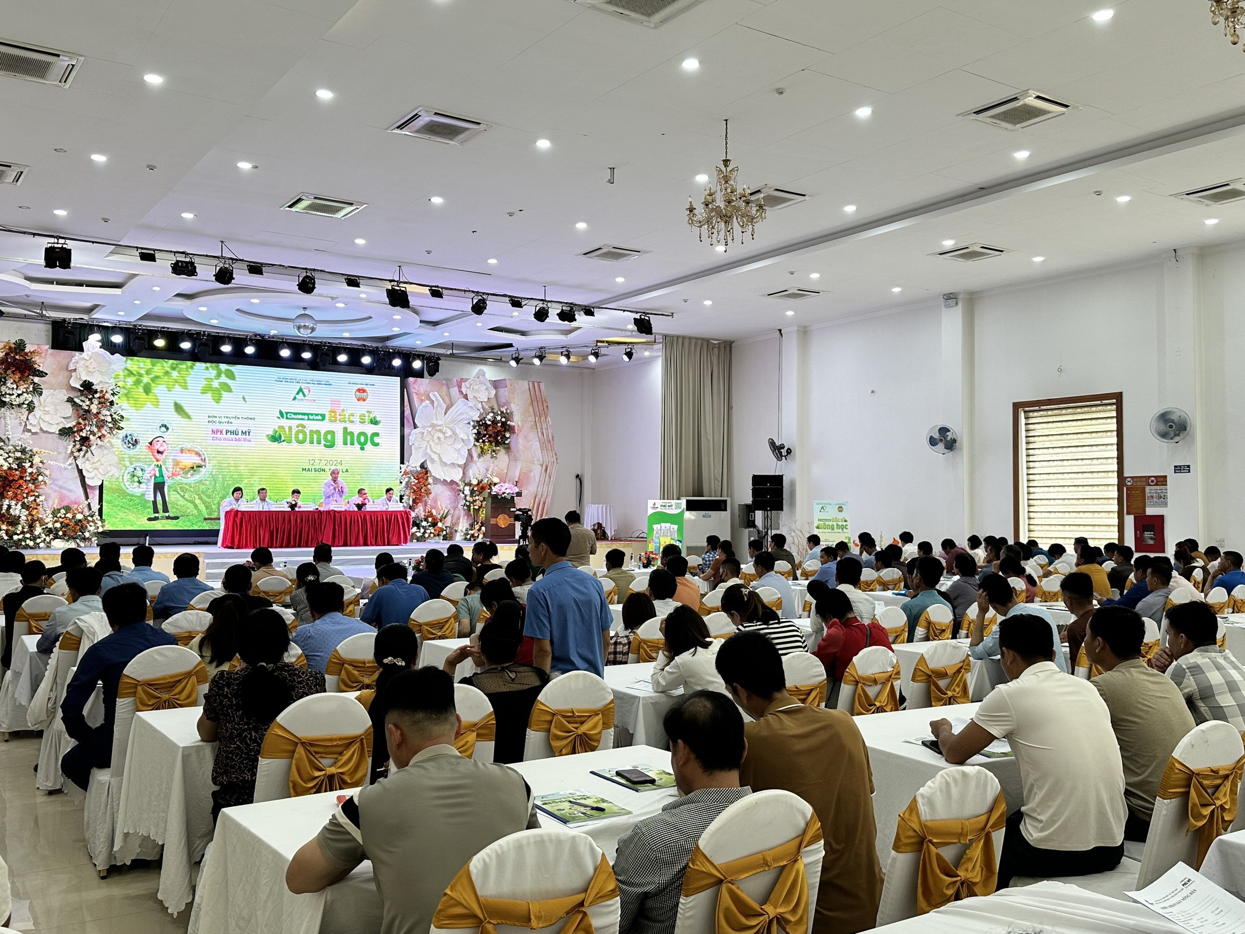 Tiến sĩ bắt bệnh, Đạm Ph&uacute; Mỹ ra toa, nh&agrave; n&ocirc;ng phấn khởi- Ảnh 3.