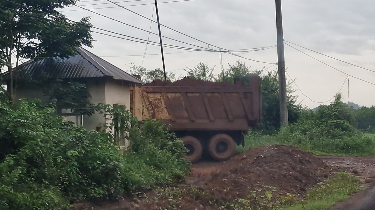 Đồng Hỷ, Th&aacute;i Nguy&ecirc;n: Xe hết đăng kiểm 9 năm vẫn ngh&ecirc;nh ngang chở quặng- Ảnh 8.