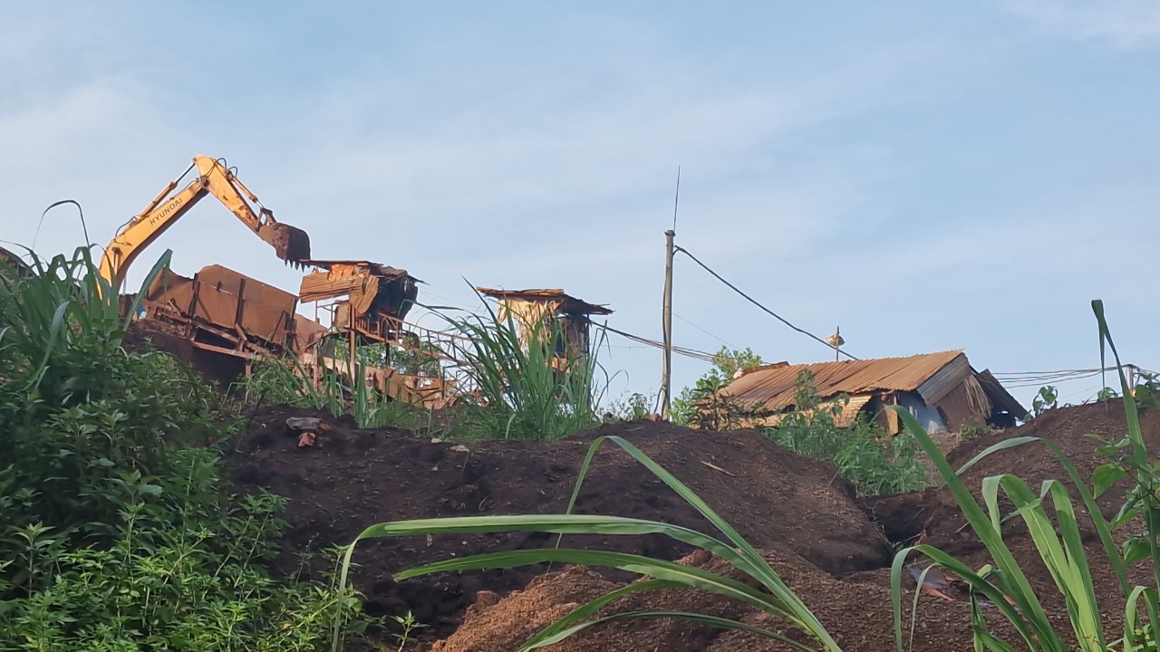 Đồng Hỷ, Th&aacute;i Nguy&ecirc;n: Xe hết đăng kiểm 9 năm vẫn ngh&ecirc;nh ngang chở quặng- Ảnh 7.