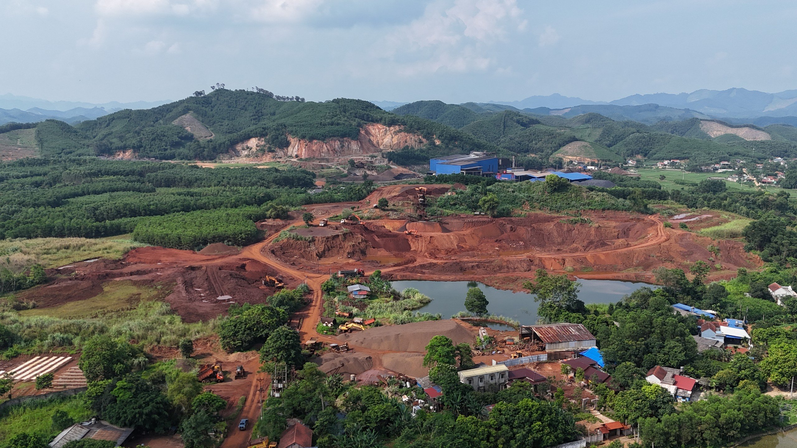 Đồng Hỷ, Th&aacute;i Nguy&ecirc;n: Xe hết đăng kiểm 9 năm vẫn ngh&ecirc;nh ngang chở quặng- Ảnh 4.