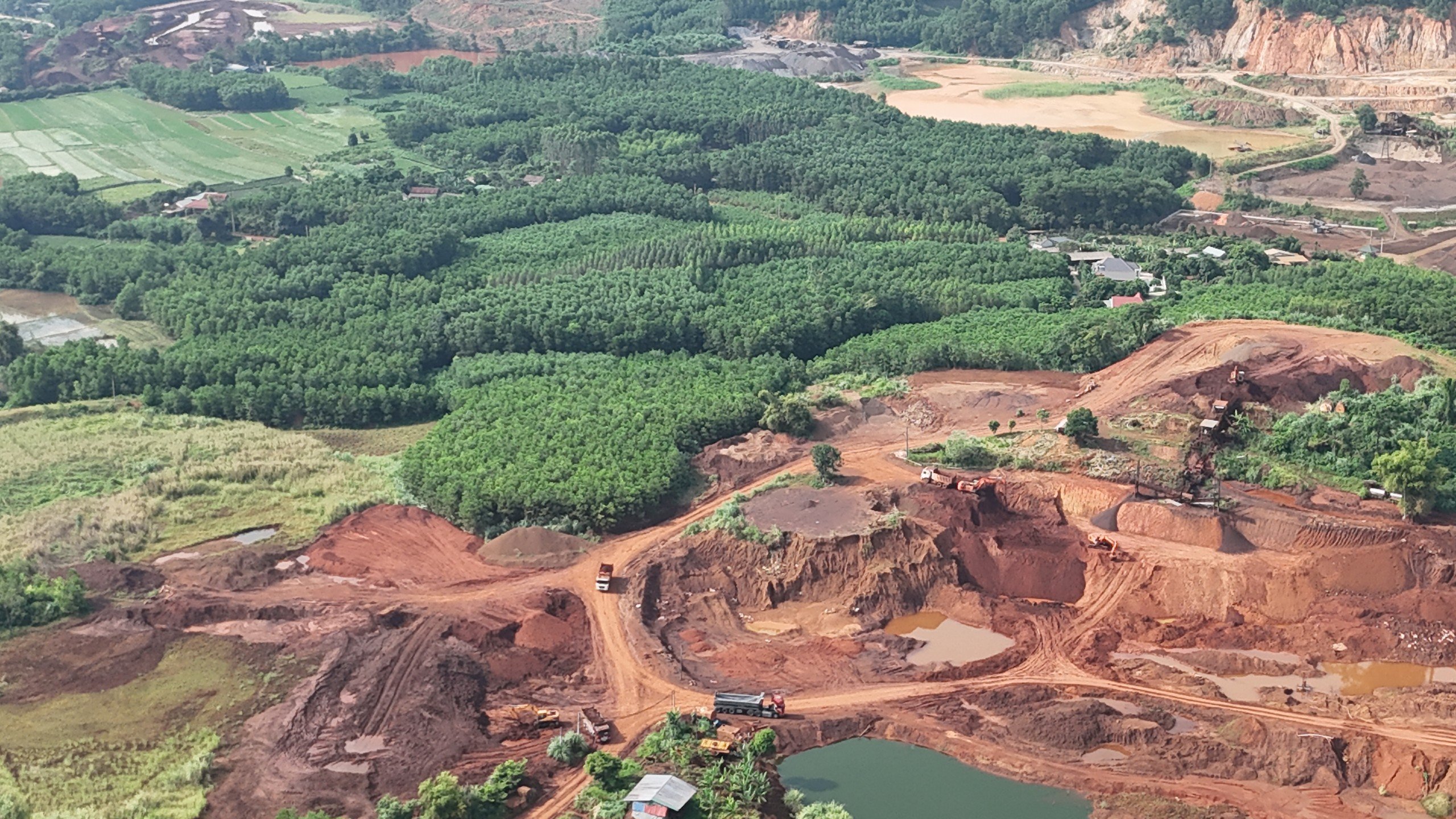 Đồng Hỷ, Th&aacute;i Nguy&ecirc;n: Xe hết đăng kiểm 9 năm vẫn ngh&ecirc;nh ngang chở quặng- Ảnh 2.