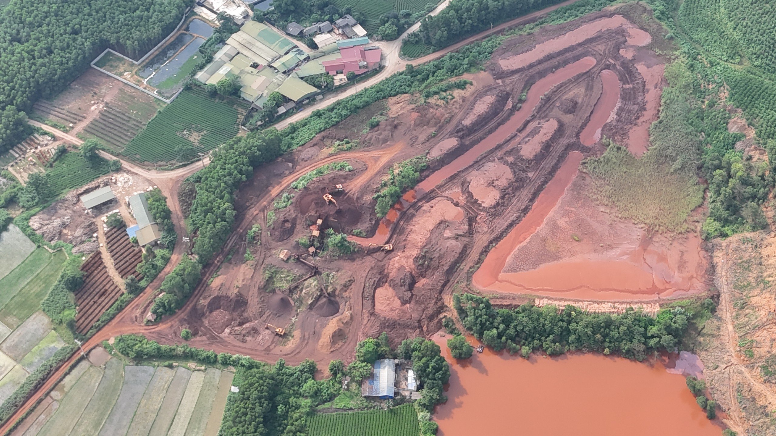 Đồng Hỷ, Th&aacute;i Nguy&ecirc;n: Xe hết đăng kiểm 9 năm vẫn ngh&ecirc;nh ngang chở quặng- Ảnh 5.