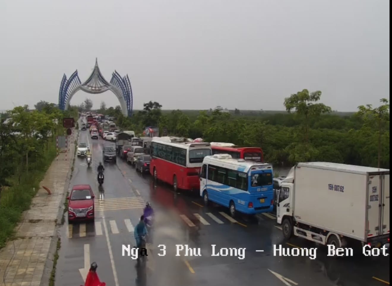 Nhiều kh&aacute;ch sạn ở C&aacute;t B&agrave; giảm, miễn ph&iacute; ph&ograve;ng cho du kh&aacute;ch mắc kẹt v&igrave; mưa b&atilde;o- Ảnh 2.