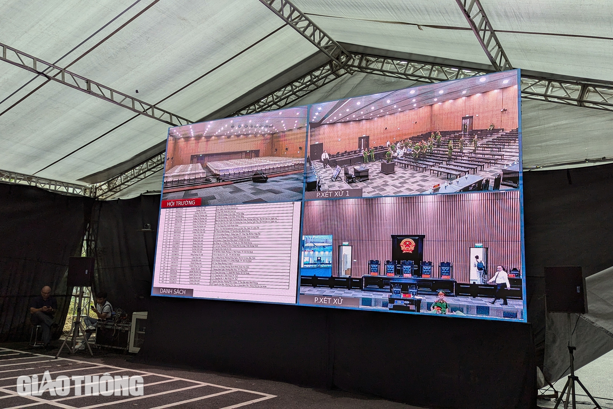 Cảnh s&aacute;t dẫn giải cựu Chủ tịch FLC Trịnh Văn Quyết v&agrave; c&aacute;c bị c&aacute;o đến t&ograve;a &aacute;n- Ảnh 9.