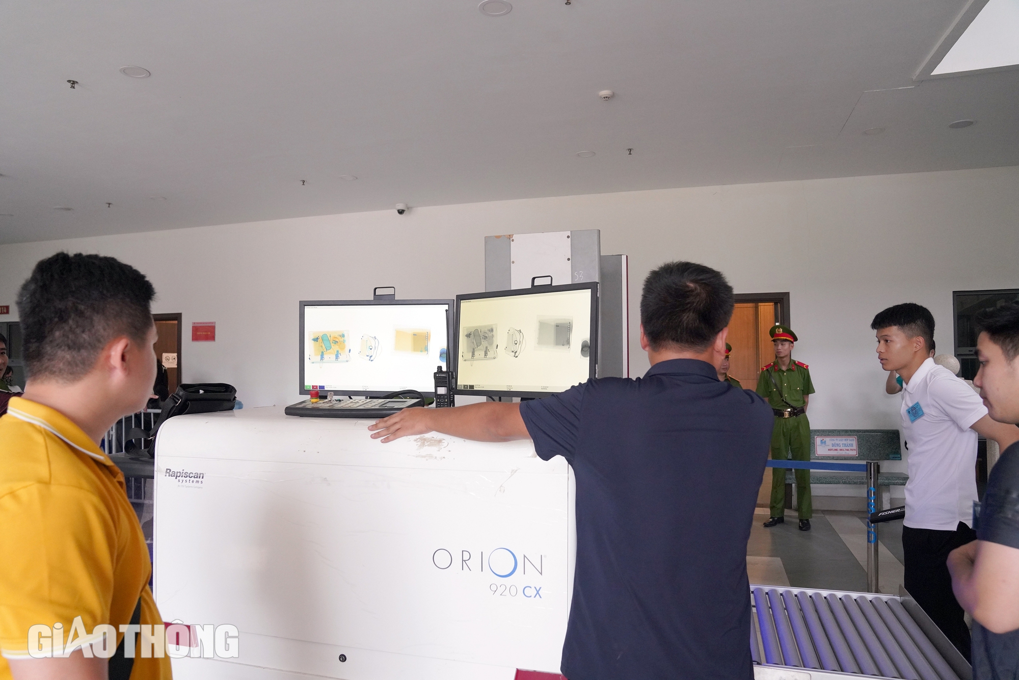 Cảnh s&aacute;t dẫn giải cựu Chủ tịch FLC Trịnh Văn Quyết v&agrave; c&aacute;c bị c&aacute;o đến t&ograve;a &aacute;n- Ảnh 11.