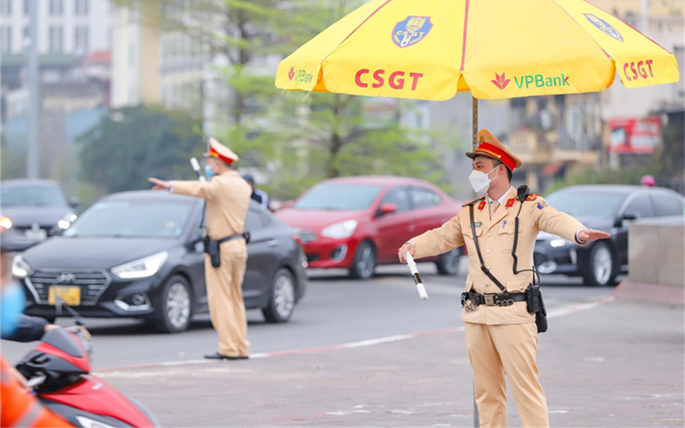 CSGT ph&acirc;n luồng giao th&ocirc;ng phục vụ Quốc tang Tổng B&iacute; thư Nguyễn Ph&uacute; Trọng