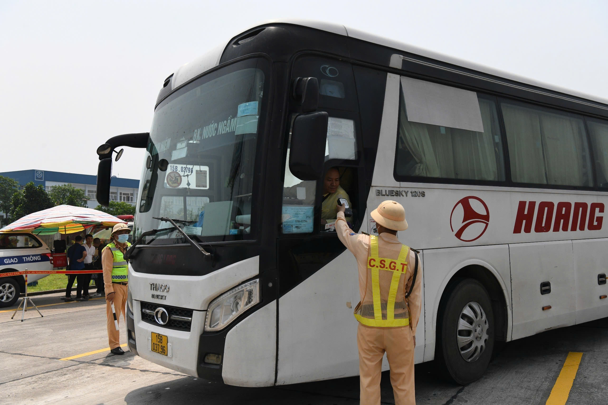CSGT ghi h&igrave;nh "phạt nguội", h&agrave;ng trăm t&agrave;i xế bị xử phạt tr&ecirc;n cao tốc- Ảnh 1.
