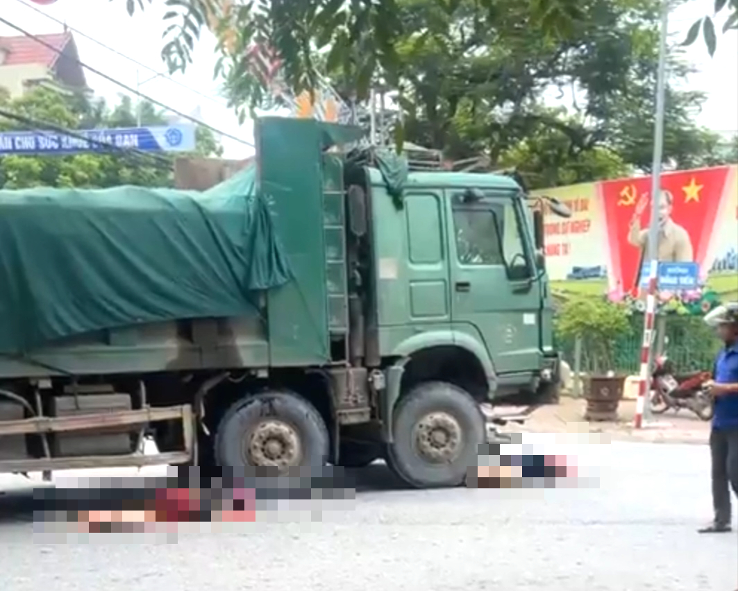 Xe m&aacute;y chở 3 người va chạm xe tải, thiếu nữ tử vong thương t&acirc;m- Ảnh 1.