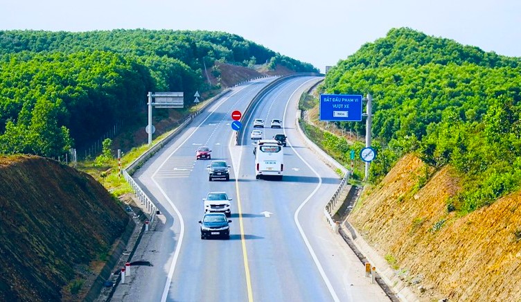 Đề xuất điều chỉnh phương &aacute;n ph&acirc;n luồng cao tốc Cam Lộ - La Sơn- Ảnh 1.