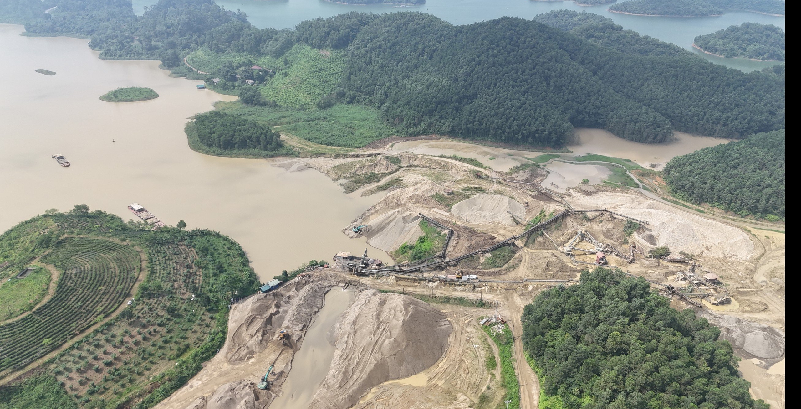 Xe qu&aacute; tải phục vụ nạo v&eacute;t l&ograve;ng hồ N&uacute;i Cốc, Th&aacute;i Nguy&ecirc;n- Ảnh 8.