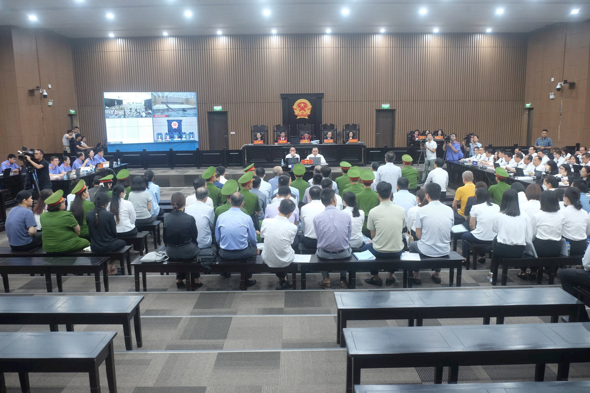 Cựu Chủ tịch FLC Trịnh Văn Quyết lĩnh &aacute;n 21 năm t&ugrave;- Ảnh 2.