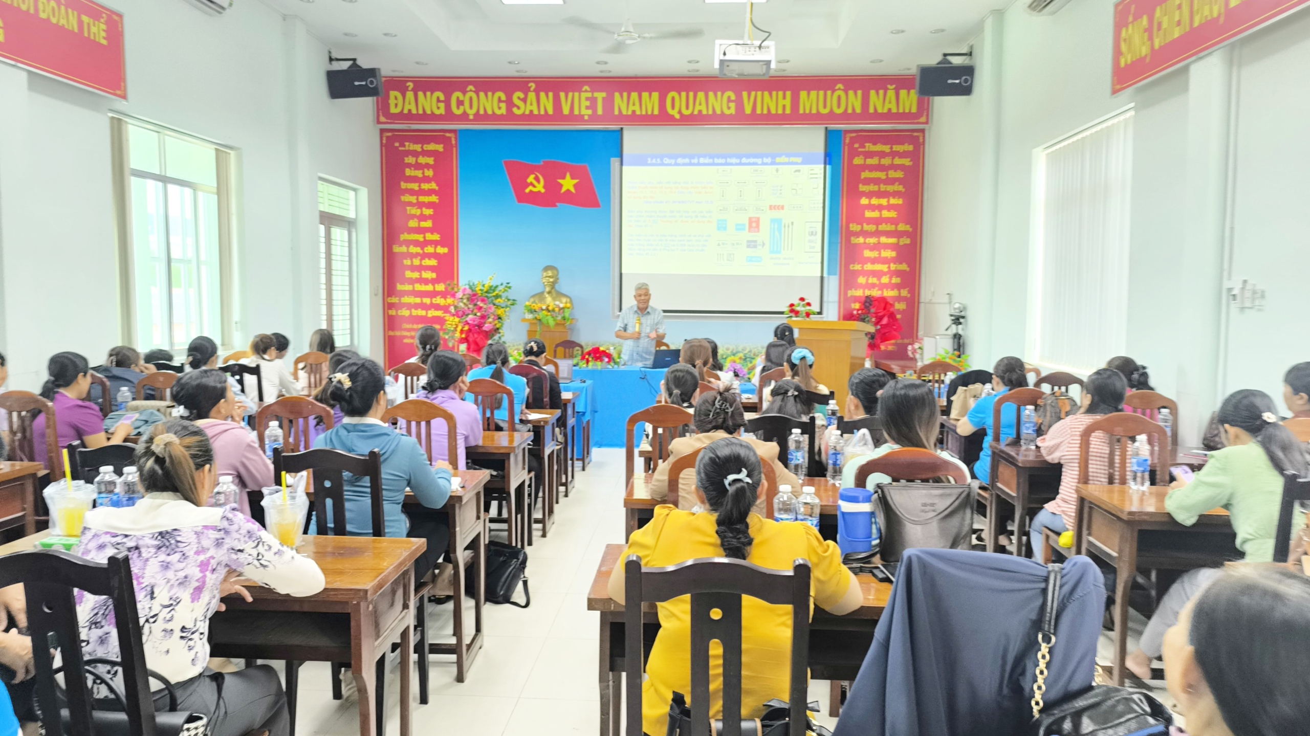 Đồng Th&aacute;p: Tổ chức ng&agrave;y hội ATGT cho phụ nữ- Ảnh 1.