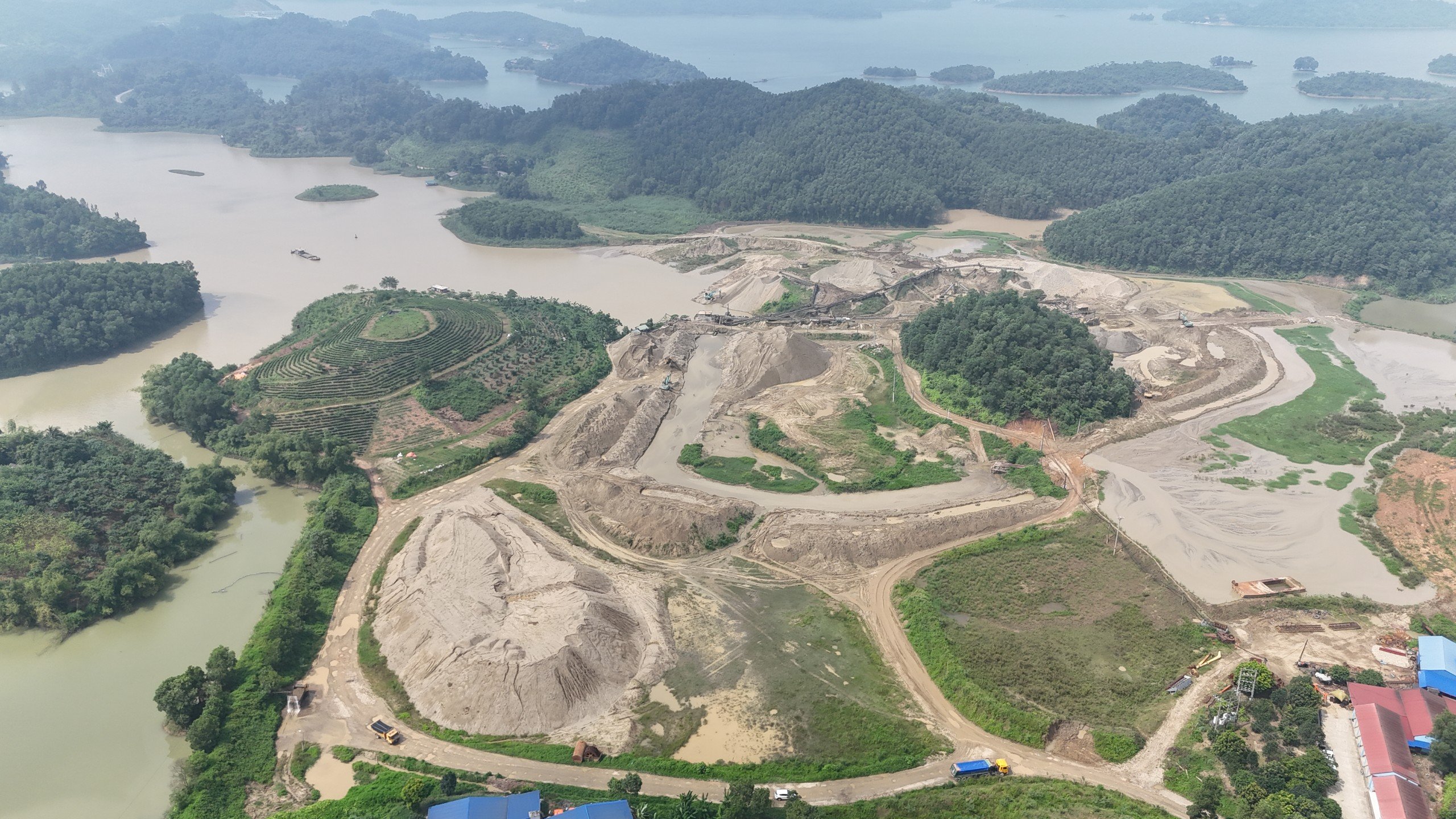 Xe qu&aacute; tải phục vụ nạo v&eacute;t l&ograve;ng hồ N&uacute;i Cốc, Th&aacute;i Nguy&ecirc;n- Ảnh 7.