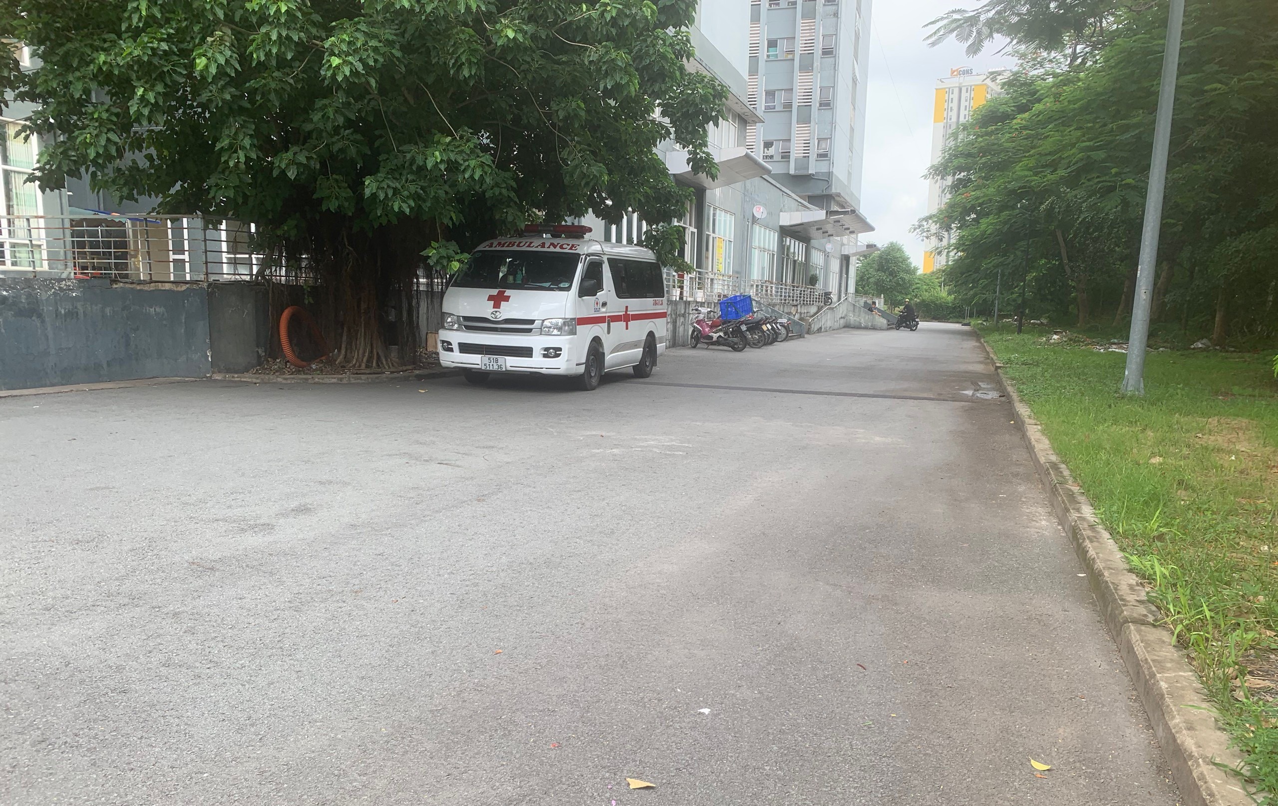 T&aacute; hỏa ph&aacute;t hiện nam sinh treo cổ trong nh&agrave; vệ sinh k&yacute; t&uacute;c x&aacute; trường đại học- Ảnh 1.
