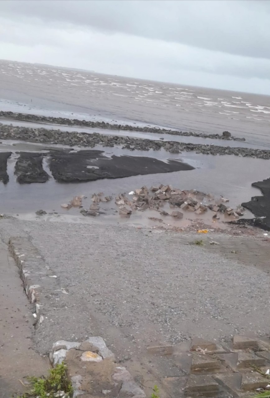 Nam Định: 2 tuyến đ&ecirc; bị sạt trượt do ảnh hưởng b&atilde;o số 2- Ảnh 4.