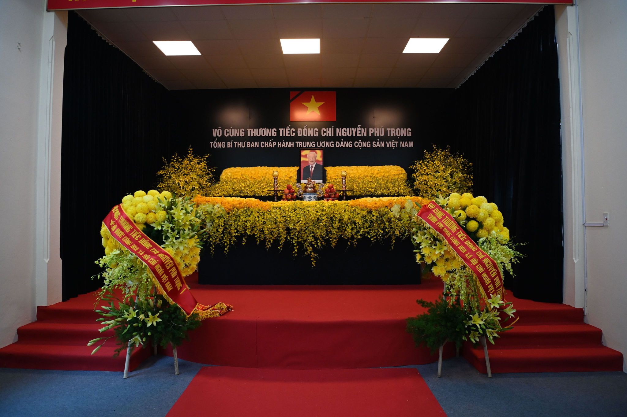 Người d&acirc;n v&agrave;o viếng Tổng B&iacute; thư Nguyễn Ph&uacute; Trọng cần mang theo thẻ căn cước gắn chip 
- Ảnh 1.