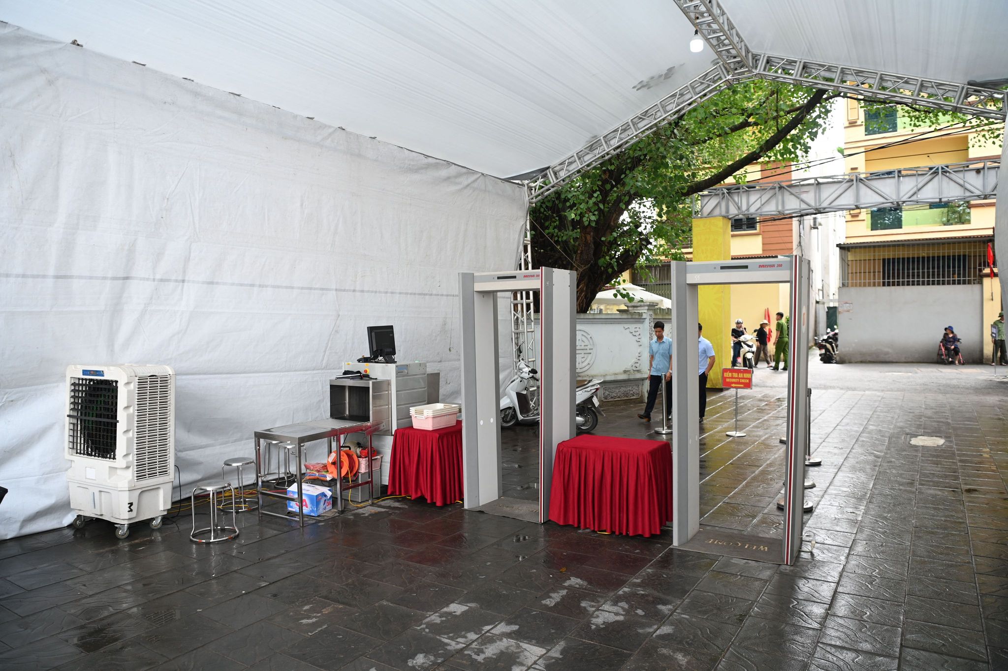 Người d&acirc;n v&agrave;o viếng Tổng B&iacute; thư Nguyễn Ph&uacute; Trọng cần mang theo thẻ căn cước gắn chip 
- Ảnh 2.