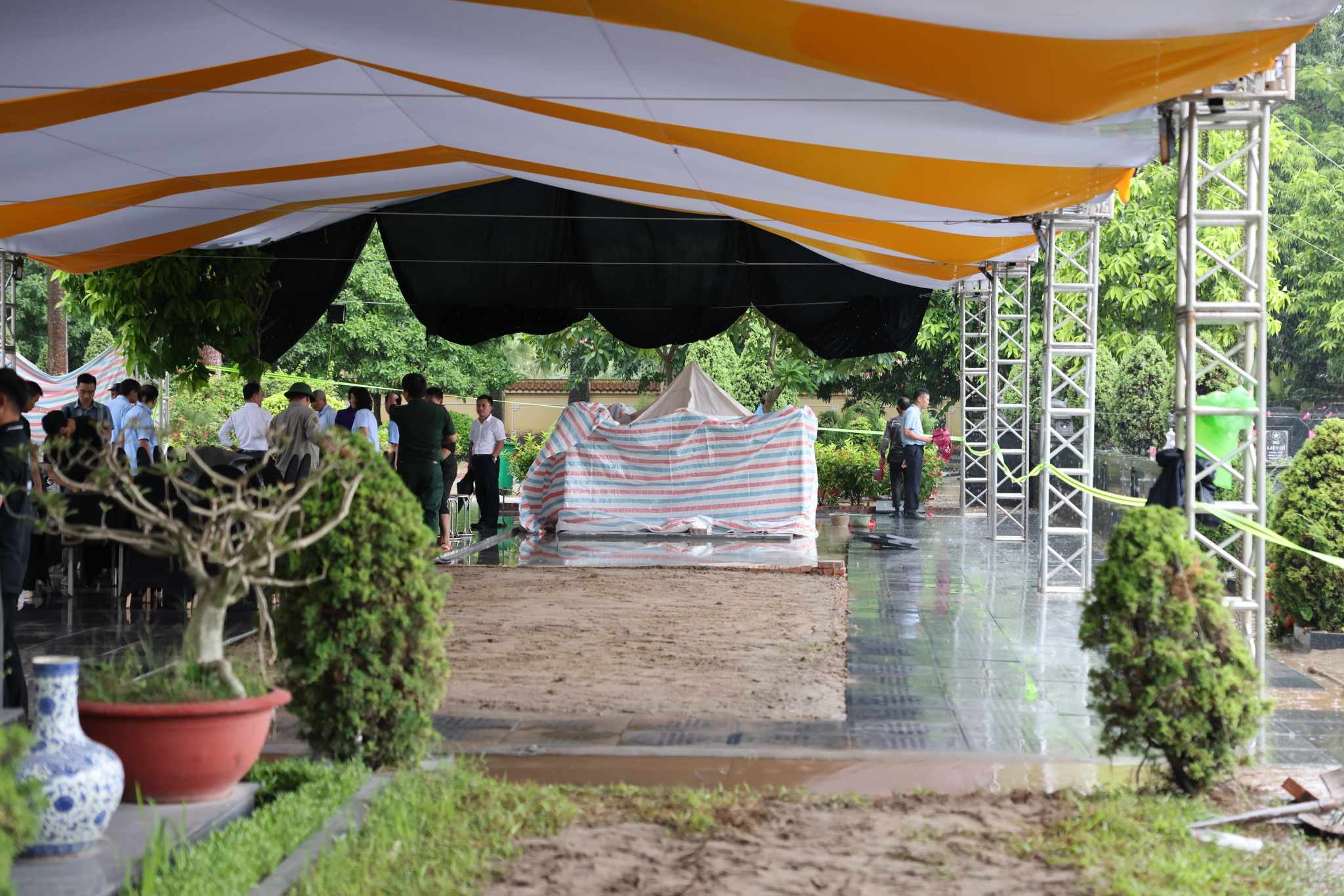 Chủ tịch nước T&ocirc; L&acirc;m kiểm tra c&ocirc;ng t&aacute;c chuẩn bị Quốc tang Tổng B&iacute; thư Nguyễn Ph&uacute; Trọng- Ảnh 4.