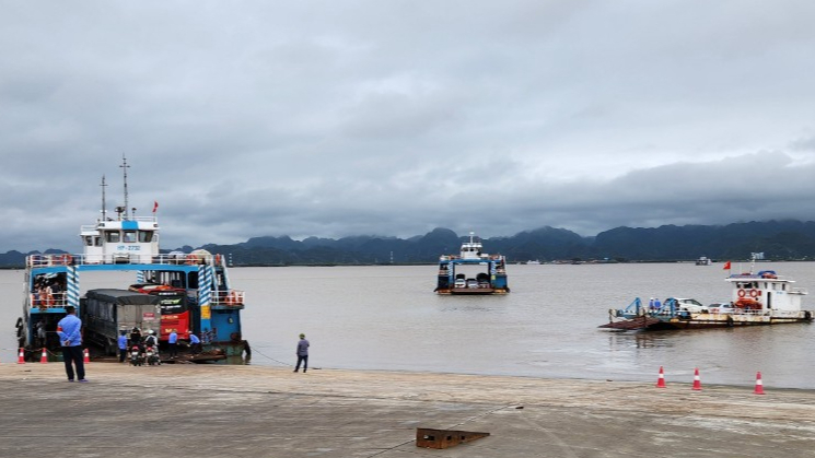 Ph&agrave; Đồng B&agrave;i - C&aacute;i Viềng chạy hết c&ocirc;ng suất, &ocirc; t&ocirc; xếp h&agrave;ng d&agrave;i rời khỏi C&aacute;t B&agrave;- Ảnh 1.
