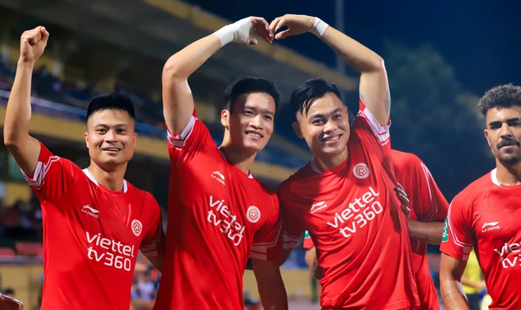 Đại gia V-League ra quyết định bất ngờ với QBV Việt Nam- Ảnh 1. Đại gia V-League ra quyết định bất ngờ với QBV Việt Nam- Ảnh 1.