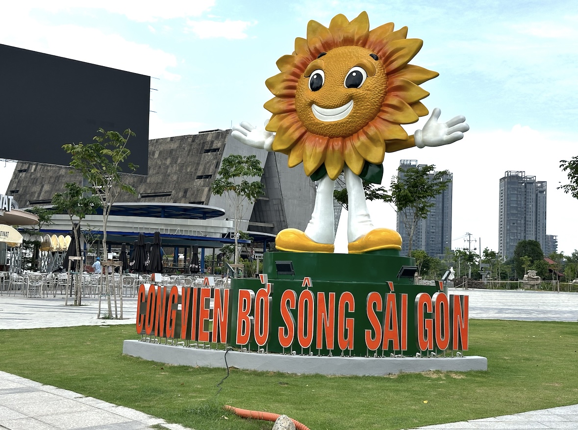 Bờ sông Sài Gòn sẽ trồng thêm hàng nghìn cây hoa hướng dương phục vụ lễ 2/9- Ảnh 2. Bờ sông Sài Gòn sẽ trồng thêm hàng nghìn cây hoa hướng dương phục vụ lễ 2/9- Ảnh 2.