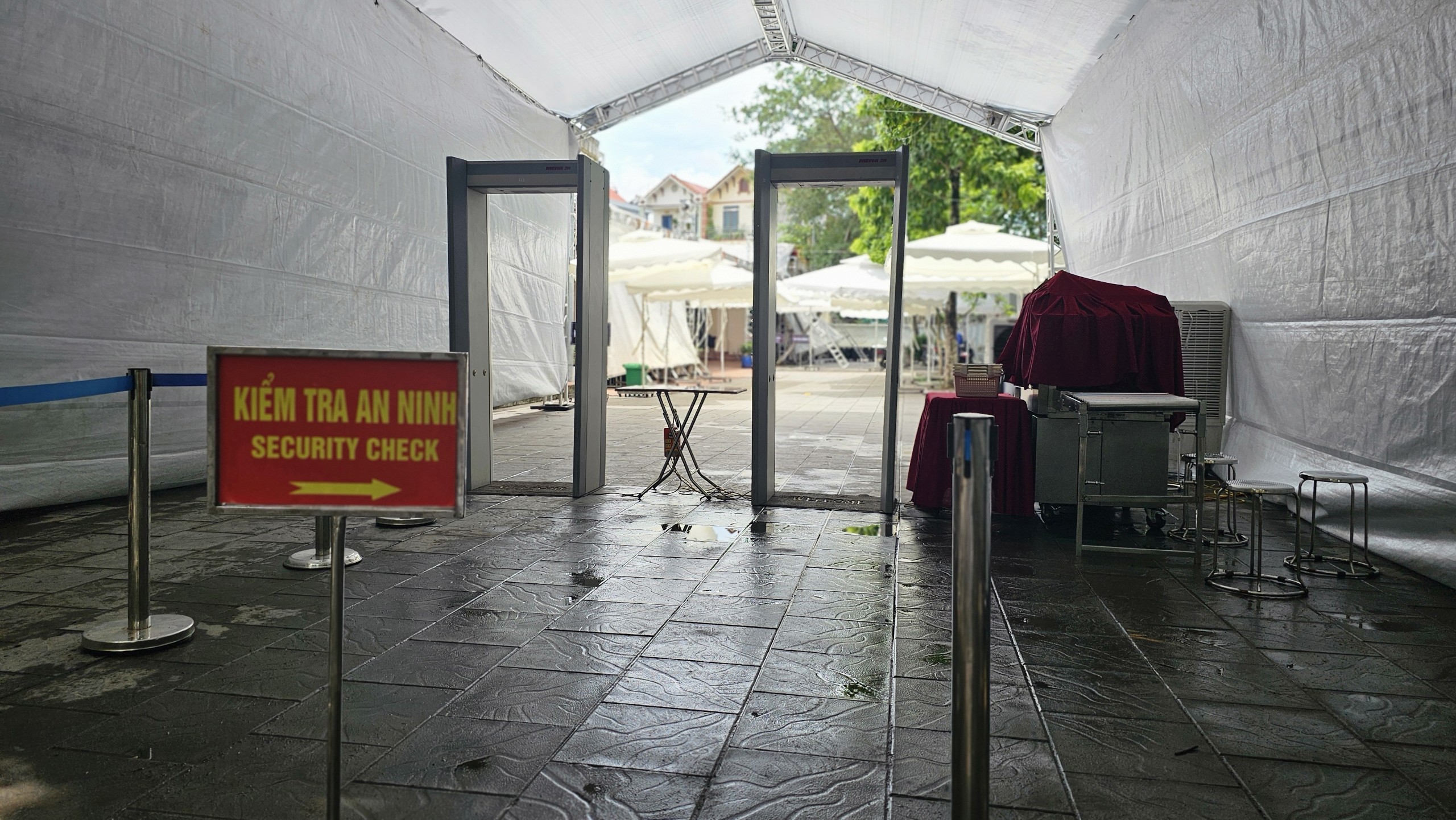 C&ocirc;ng t&aacute;c chuẩn bị cho lễ Quốc tang Tổng B&iacute; thư Nguyễn Ph&uacute; Trọng tại qu&ecirc; nh&agrave;- Ảnh 5.