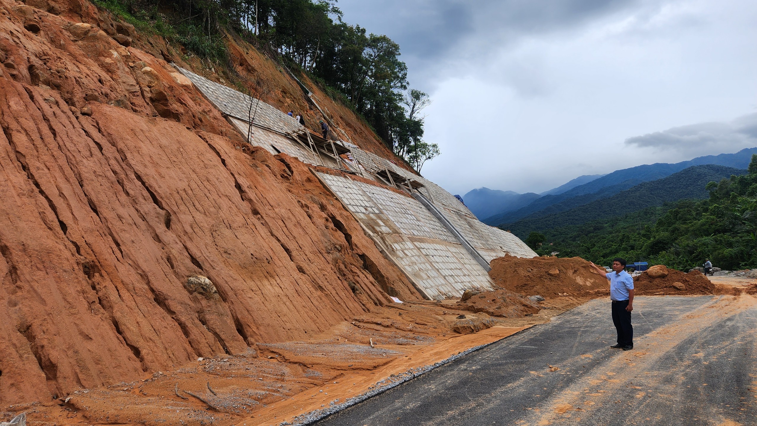 79 ng&agrave;y đ&ecirc;m vượt kh&oacute; đưa dự &aacute;n quốc lộ 8A về đ&iacute;ch- Ảnh 8.