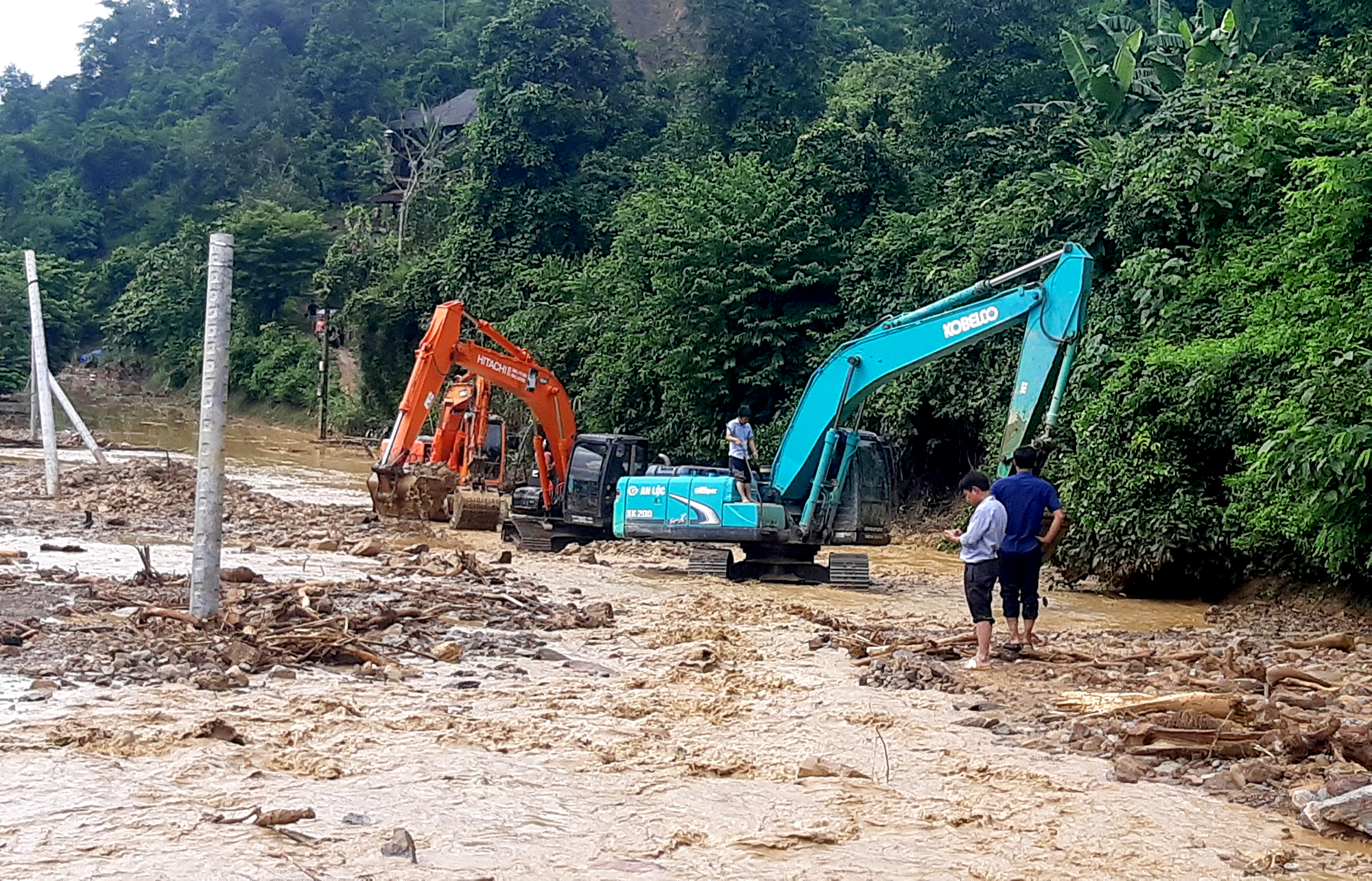 Nỗ lực t&igrave;m người mất t&iacute;ch, sớm th&ocirc;ng đường l&ecirc;n T&acirc;y Bắc- Ảnh 3.