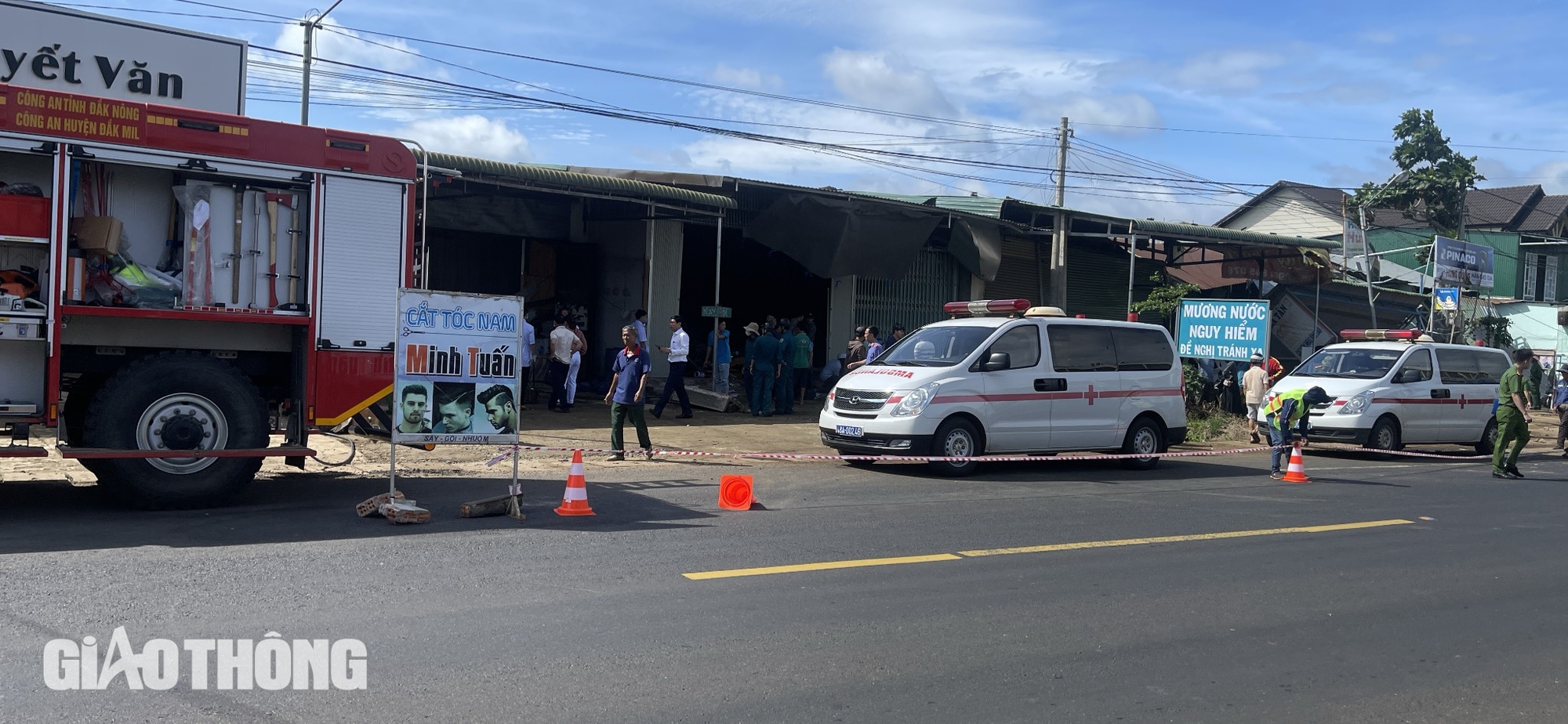 Đắk N&ocirc;ng: Xe container lao v&agrave;o 5 nh&agrave; d&acirc;n khiến 2 người tử vong- Ảnh 7.