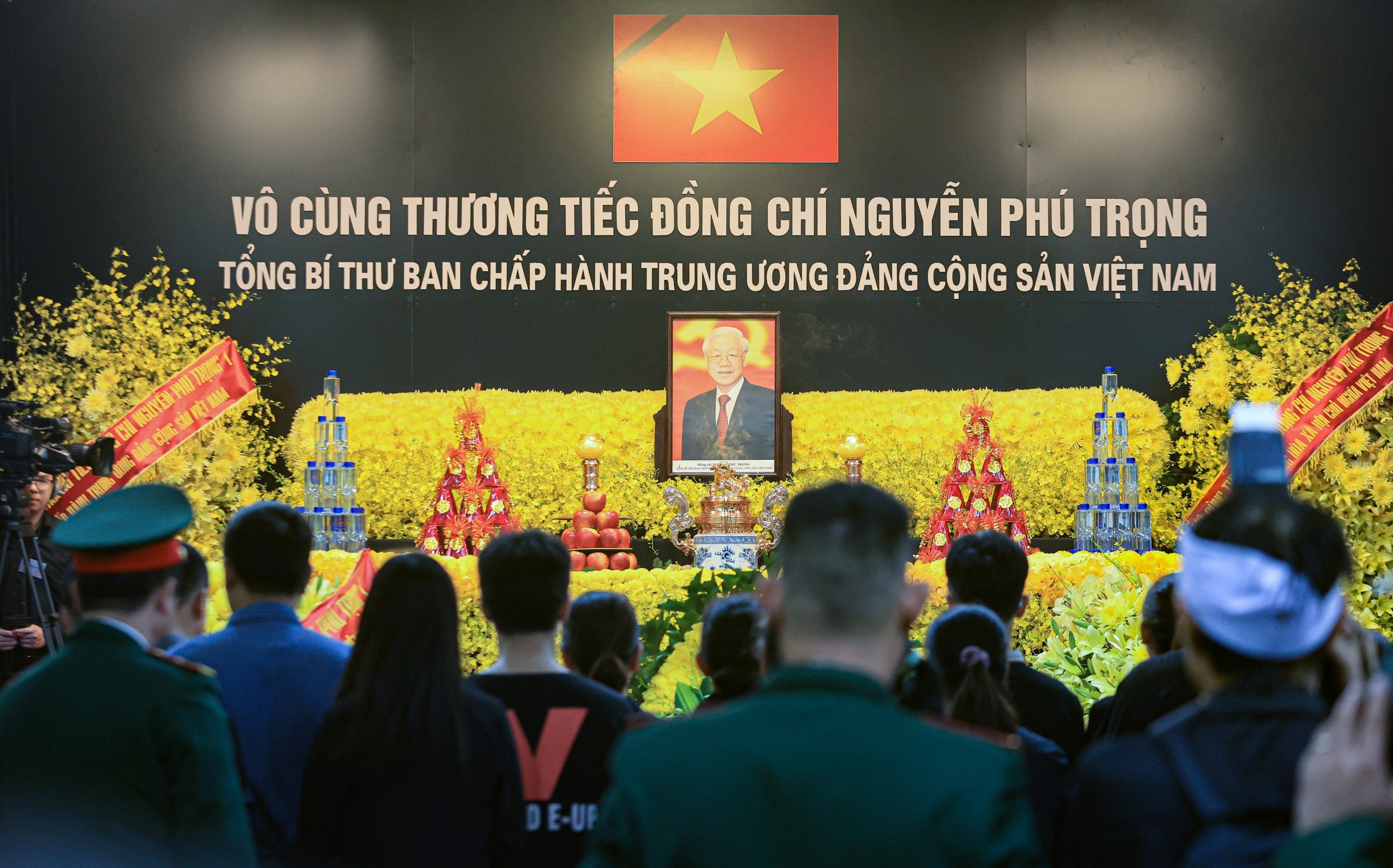 Nghẹn ng&agrave;o lễ viếng Tổng B&iacute; thư Nguyễn Ph&uacute; Trọng tại qu&ecirc; nh&agrave;- Ảnh 1.