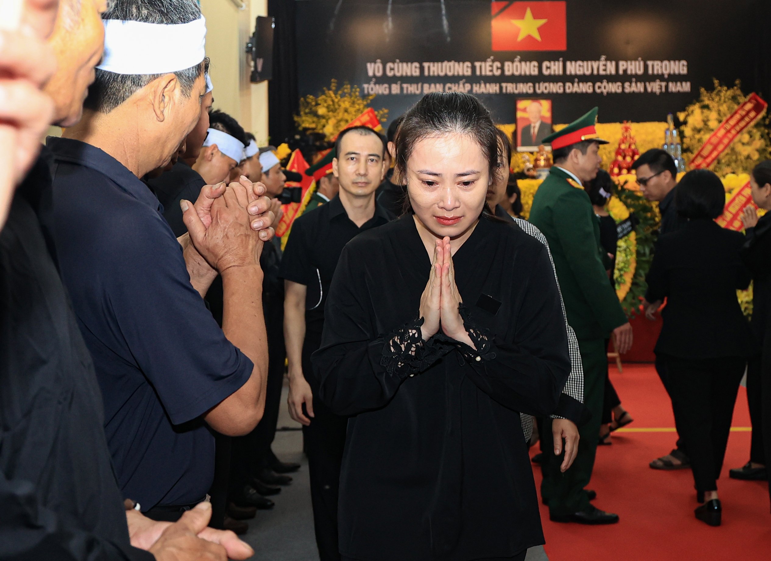 Nghẹn ng&agrave;o lễ viếng Tổng B&iacute; thư Nguyễn Ph&uacute; Trọng tại qu&ecirc; nh&agrave;- Ảnh 10.