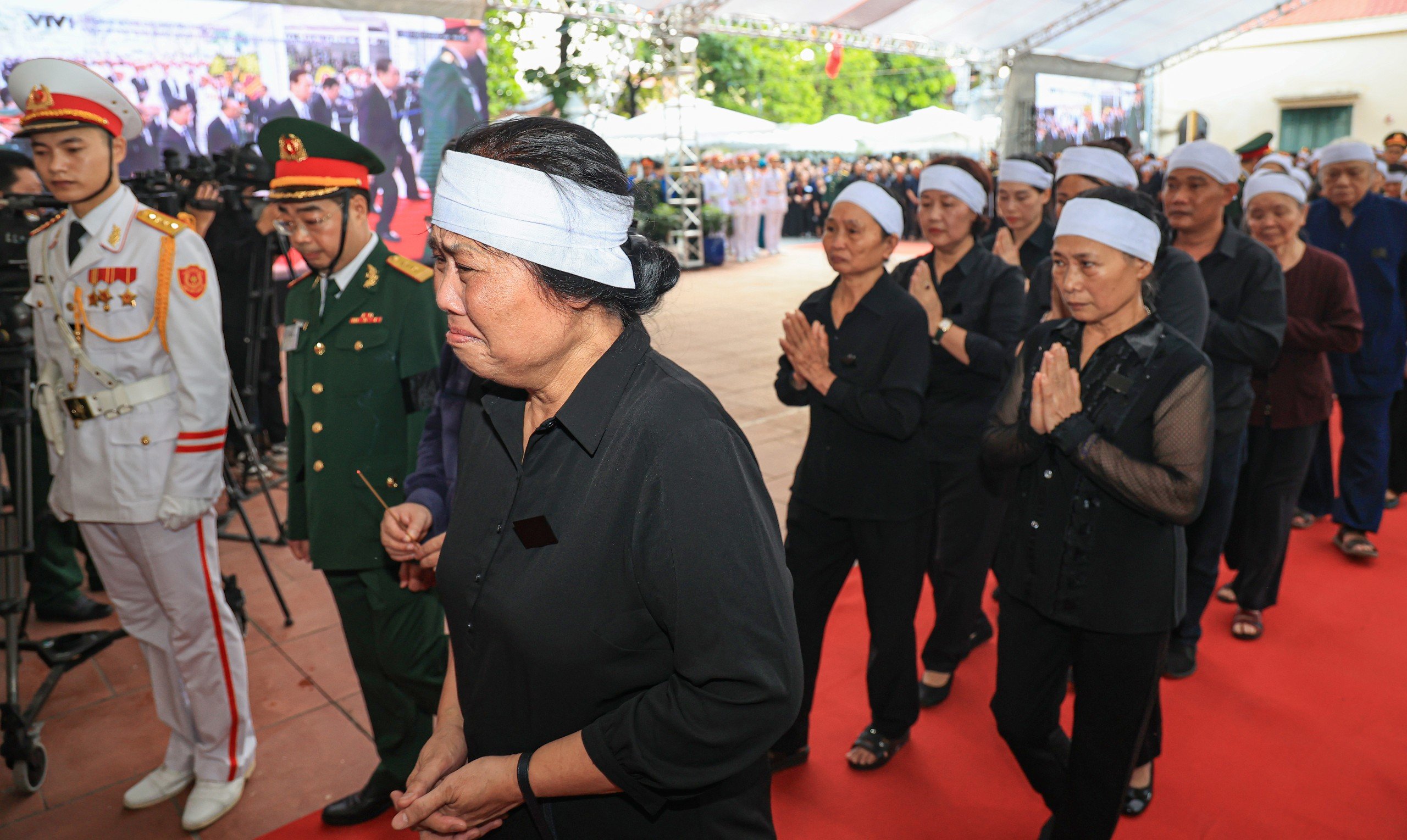 Nghẹn ng&agrave;o lễ viếng Tổng B&iacute; thư Nguyễn Ph&uacute; Trọng tại qu&ecirc; nh&agrave;- Ảnh 9.