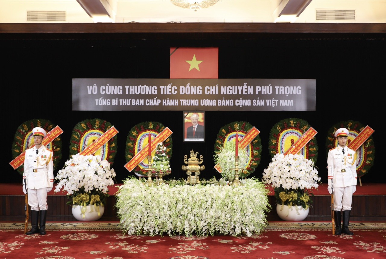 Những d&ograve;ng sổ tang x&uacute;c động từ TP.HCM tiễn biệt Tổng B&iacute; thư Nguyễn Ph&uacute; Trọng- Ảnh 4.