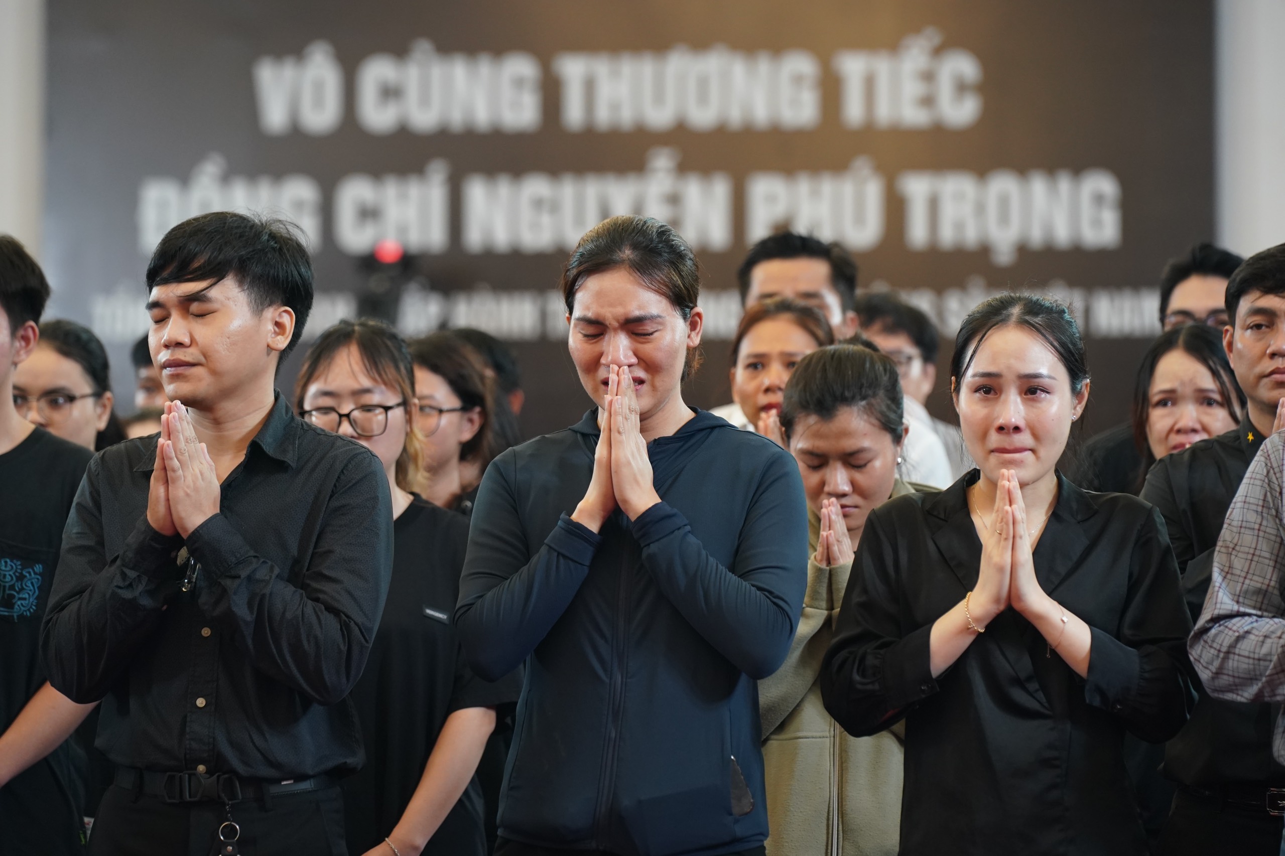 Những d&ograve;ng sổ tang x&uacute;c động từ TP.HCM tiễn biệt Tổng B&iacute; thư Nguyễn Ph&uacute; Trọng- Ảnh 7.