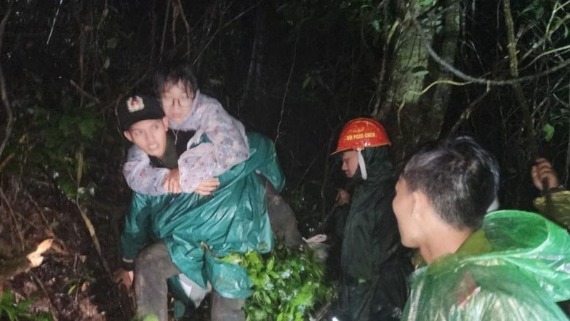 L&acirc;m Đồng: Giải cứu 3 du kh&aacute;ch lạc trong rừng nguy&ecirc;n sinh- Ảnh 2.