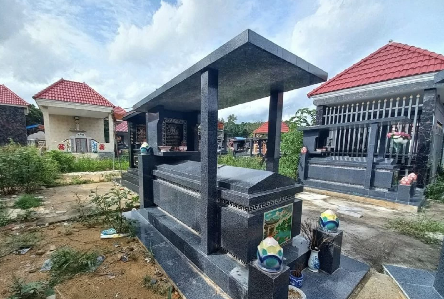 Y&ecirc;u cầu c&ocirc;ng an điều tra vụ ph&acirc;n l&ocirc; x&acirc;y mộ b&aacute;n ở TP Bi&ecirc;n H&ograve;a- Ảnh 1.